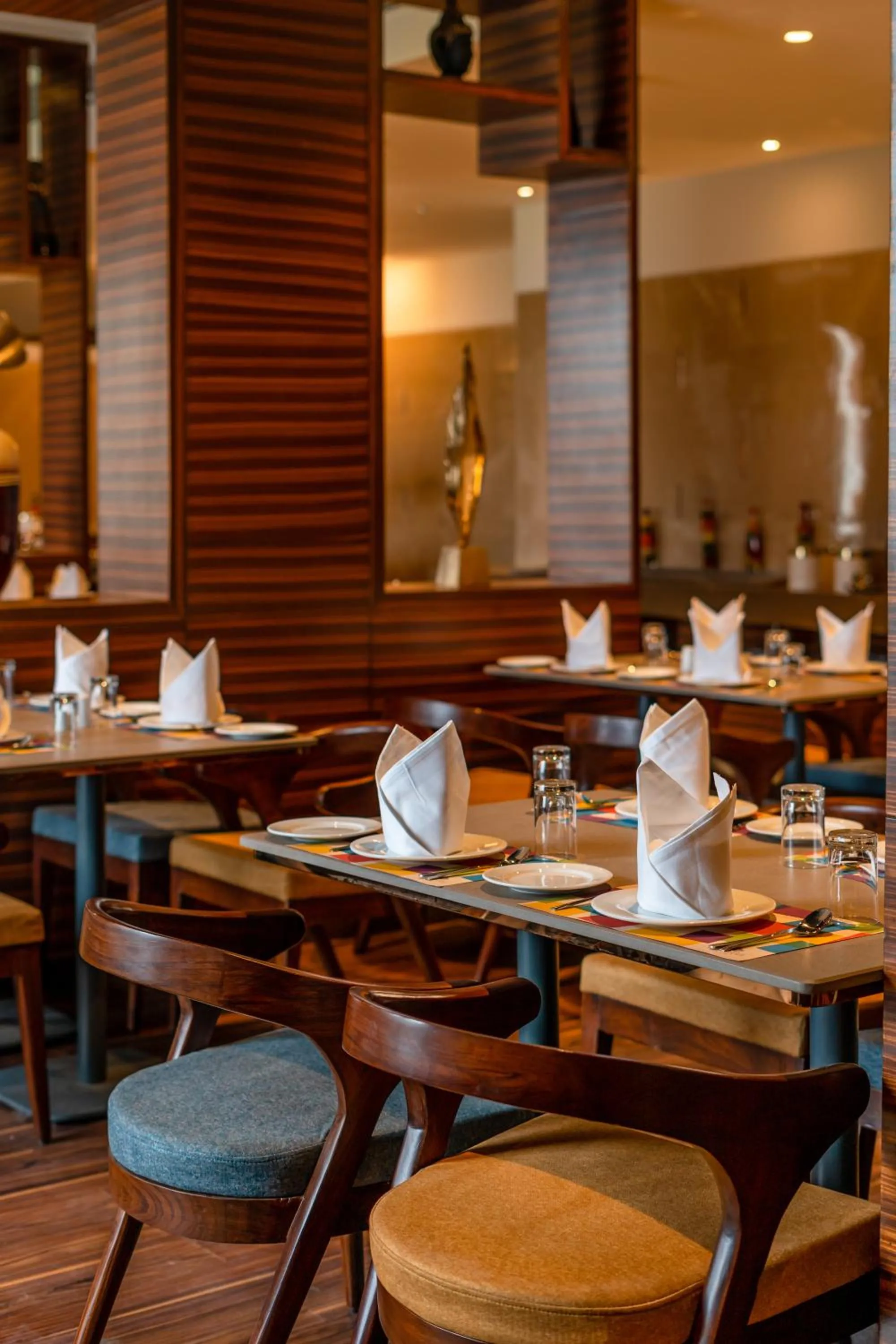 Restaurant/places to eat in Effotel By Sayaji Bhopal