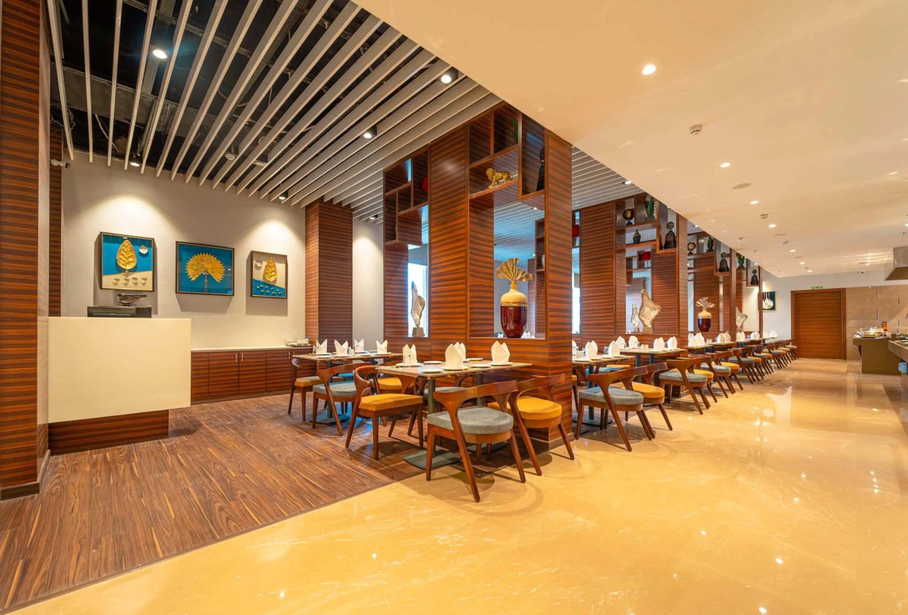 Restaurant/places to eat in Effotel By Sayaji Bhopal