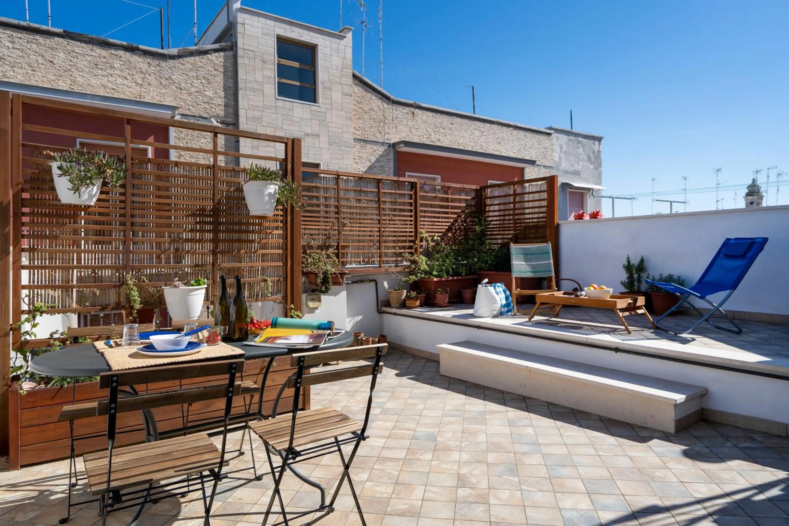 GuestHost - Marina Terrace Apartment