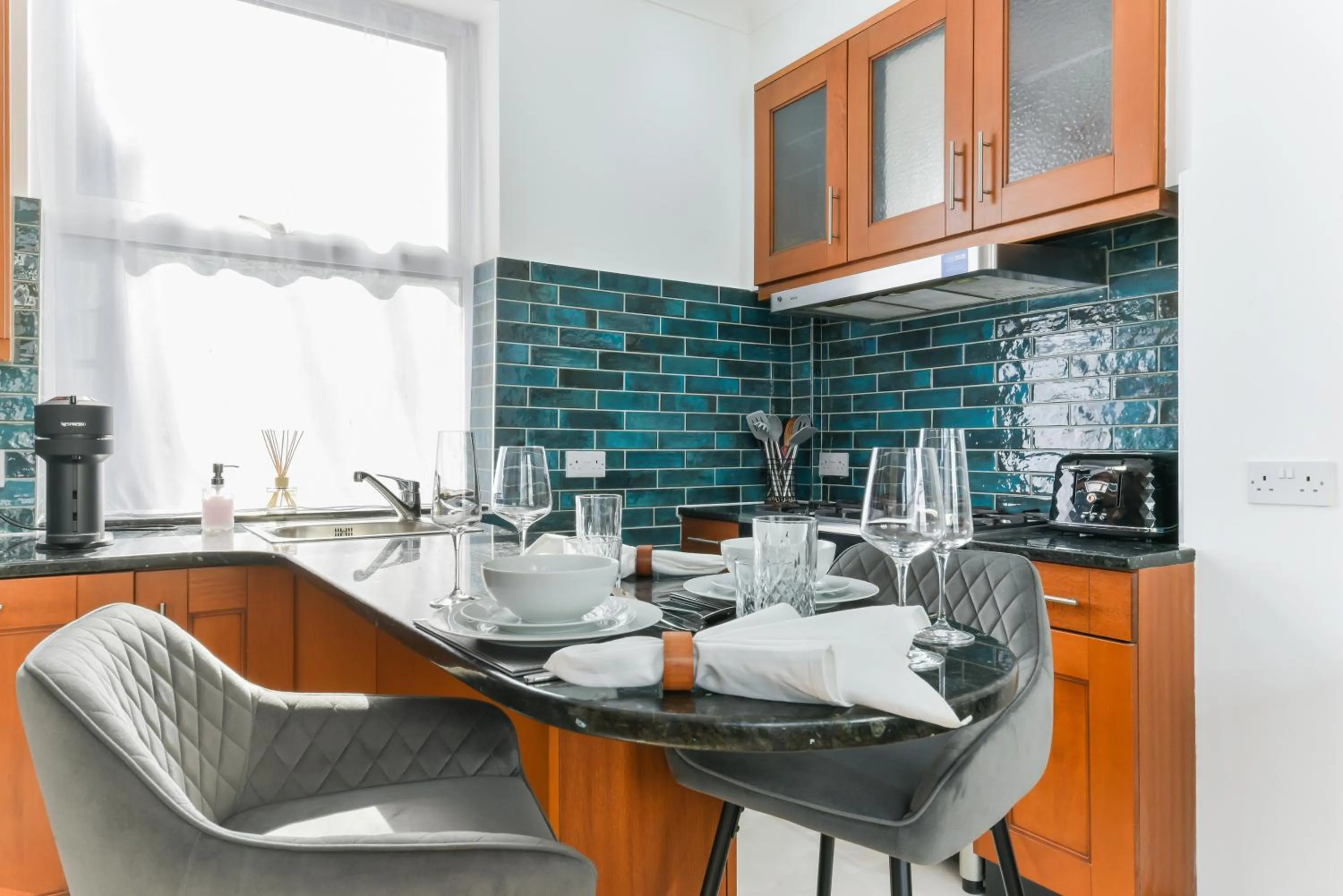 Kitchen or kitchenette in Avari Apartments - Hatton Collection