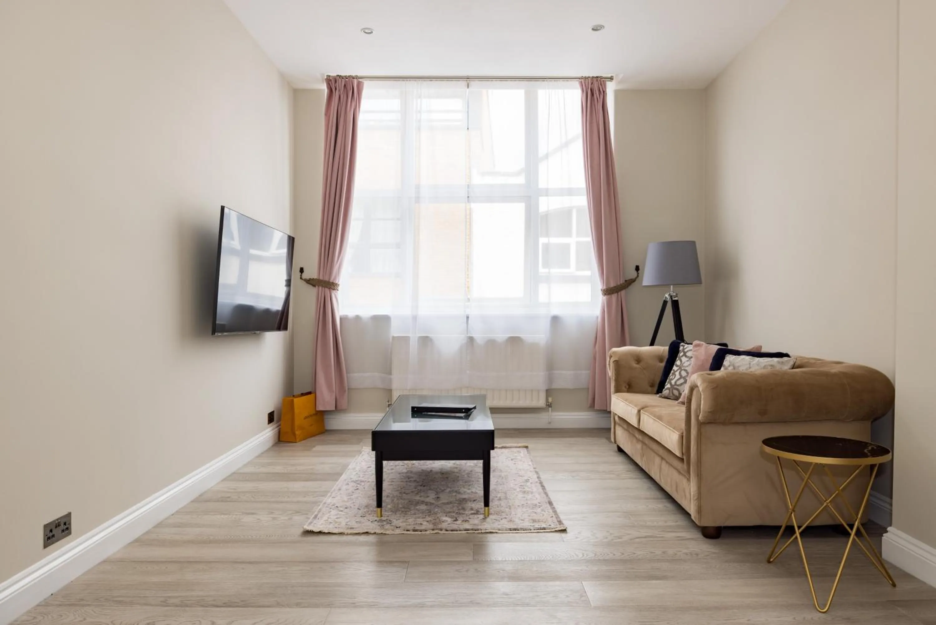 Communal lounge/ TV room in Avari Apartments - Hatton Collection