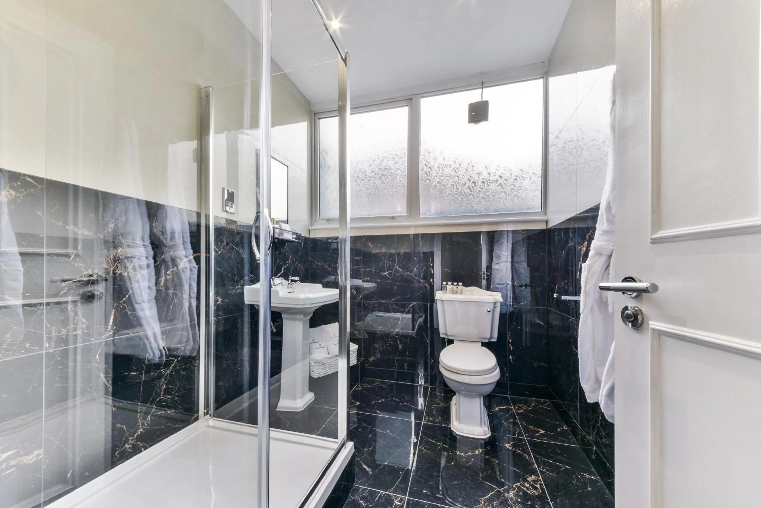 Shower in Avari Apartments - Hatton Collection
