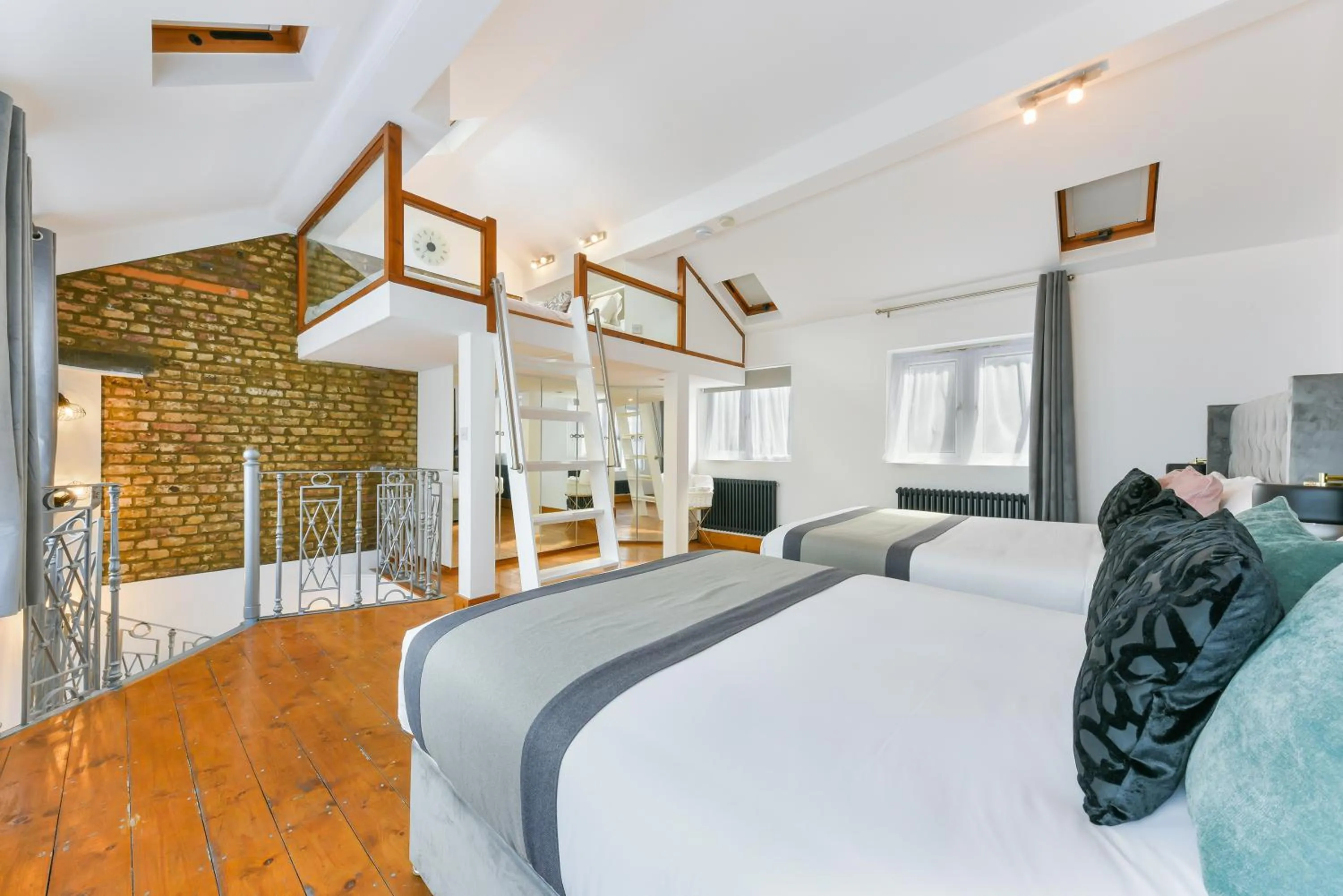 Bed in Avari Apartments - Hatton Collection