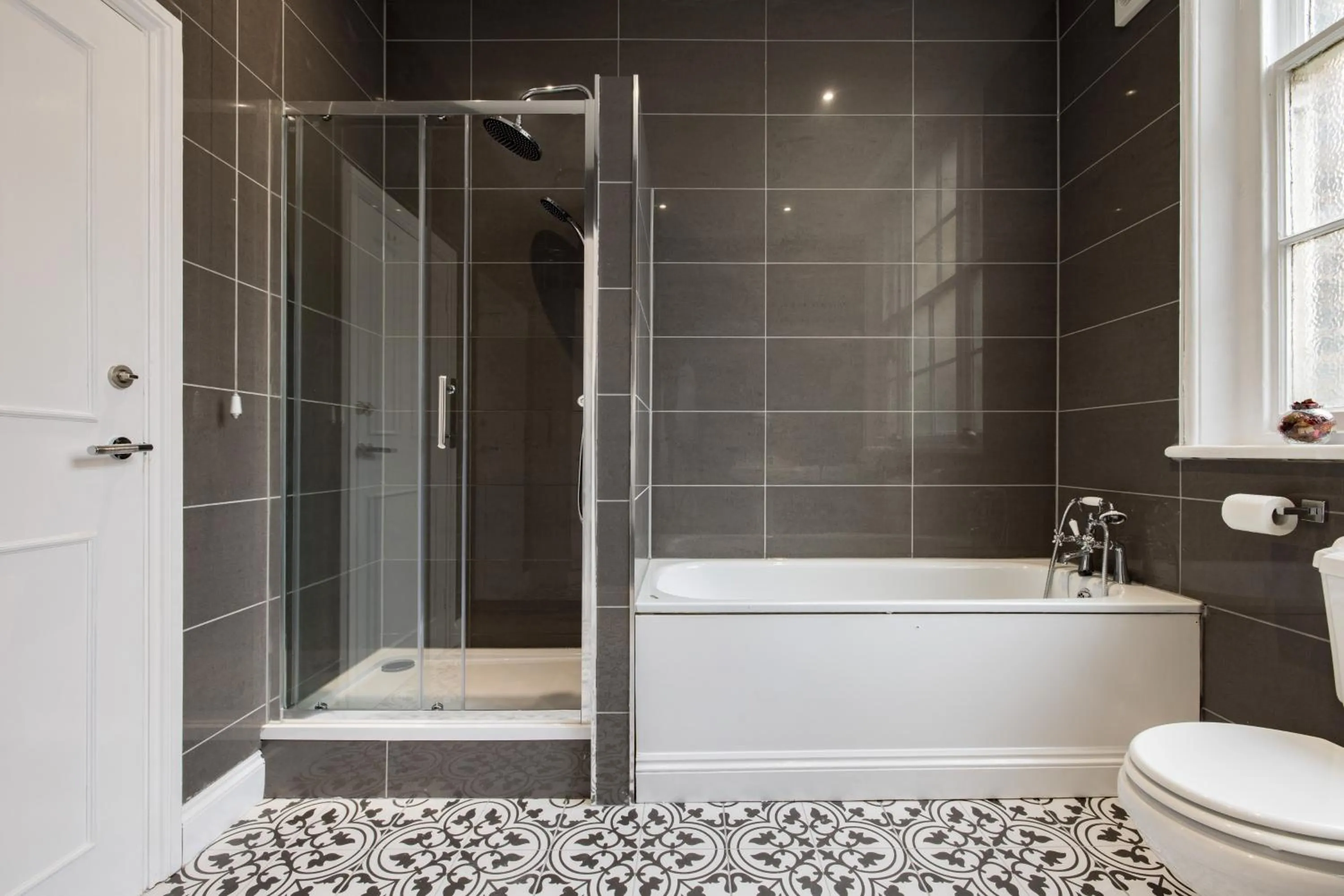 Shower in Avari Apartments - Hatton Collection