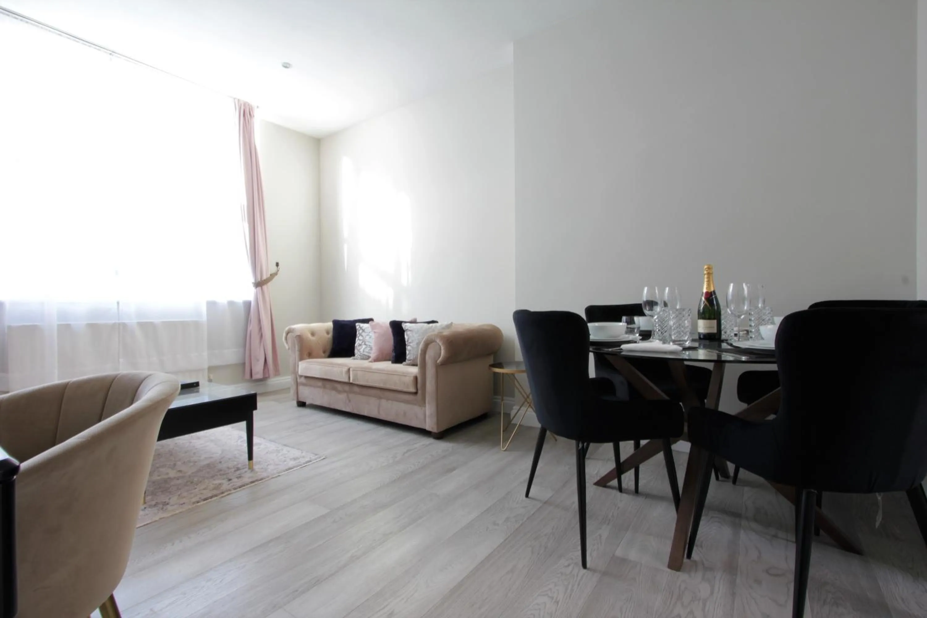 Living room in Avari Apartments - Hatton Collection