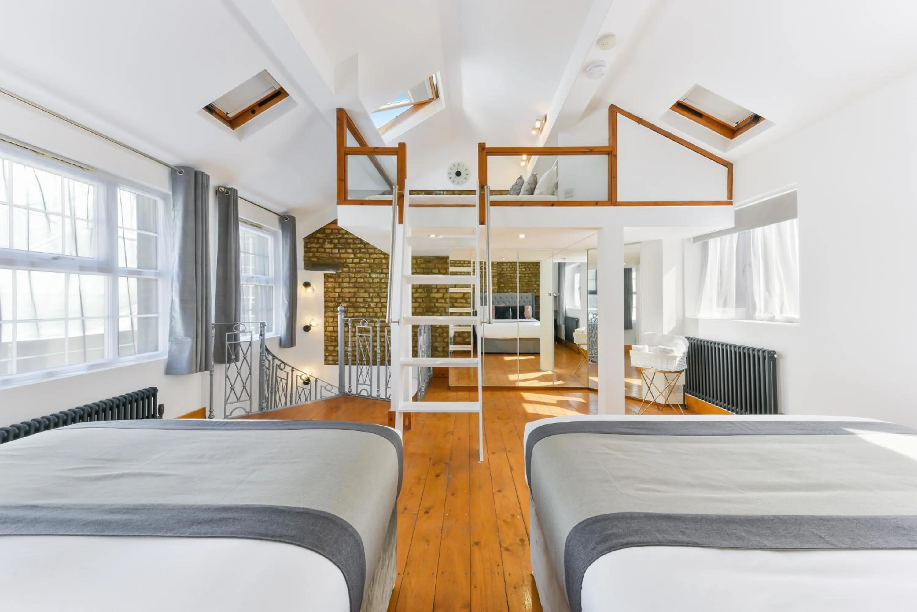 Bed in Avari Apartments - Hatton Collection