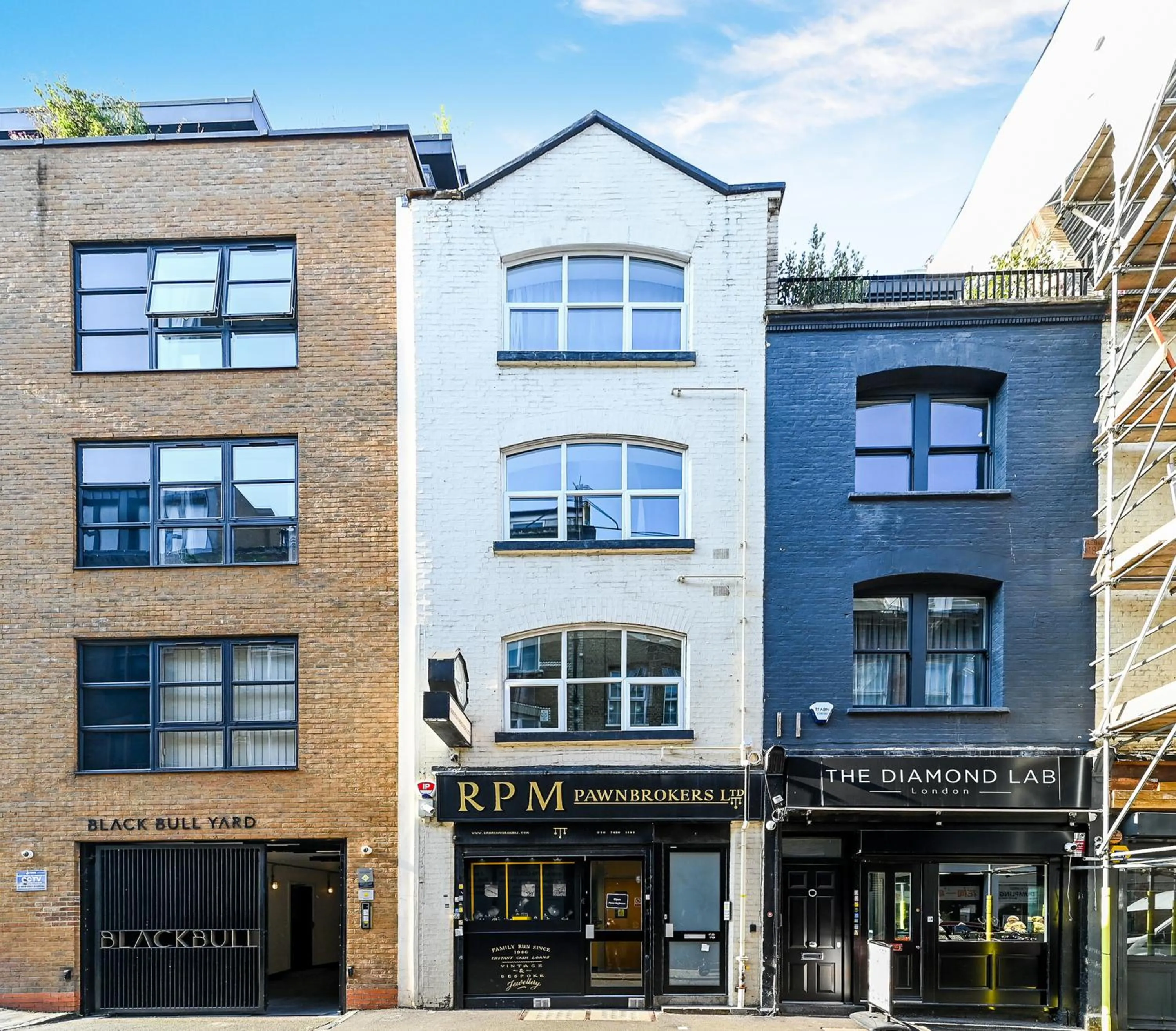 Property building in Avari Apartments - Hatton Collection