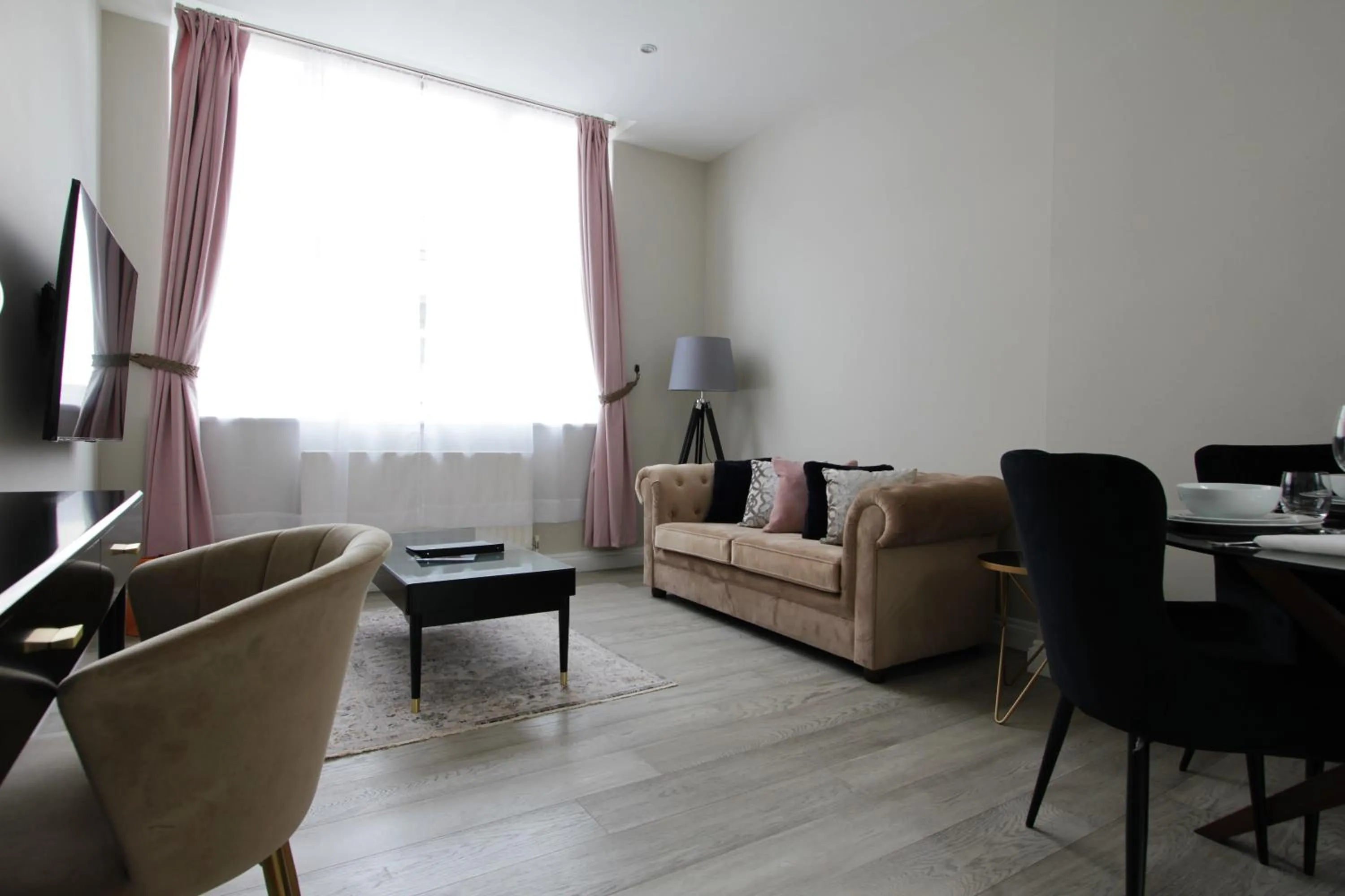 Communal lounge/ TV room in Avari Apartments - Hatton Collection