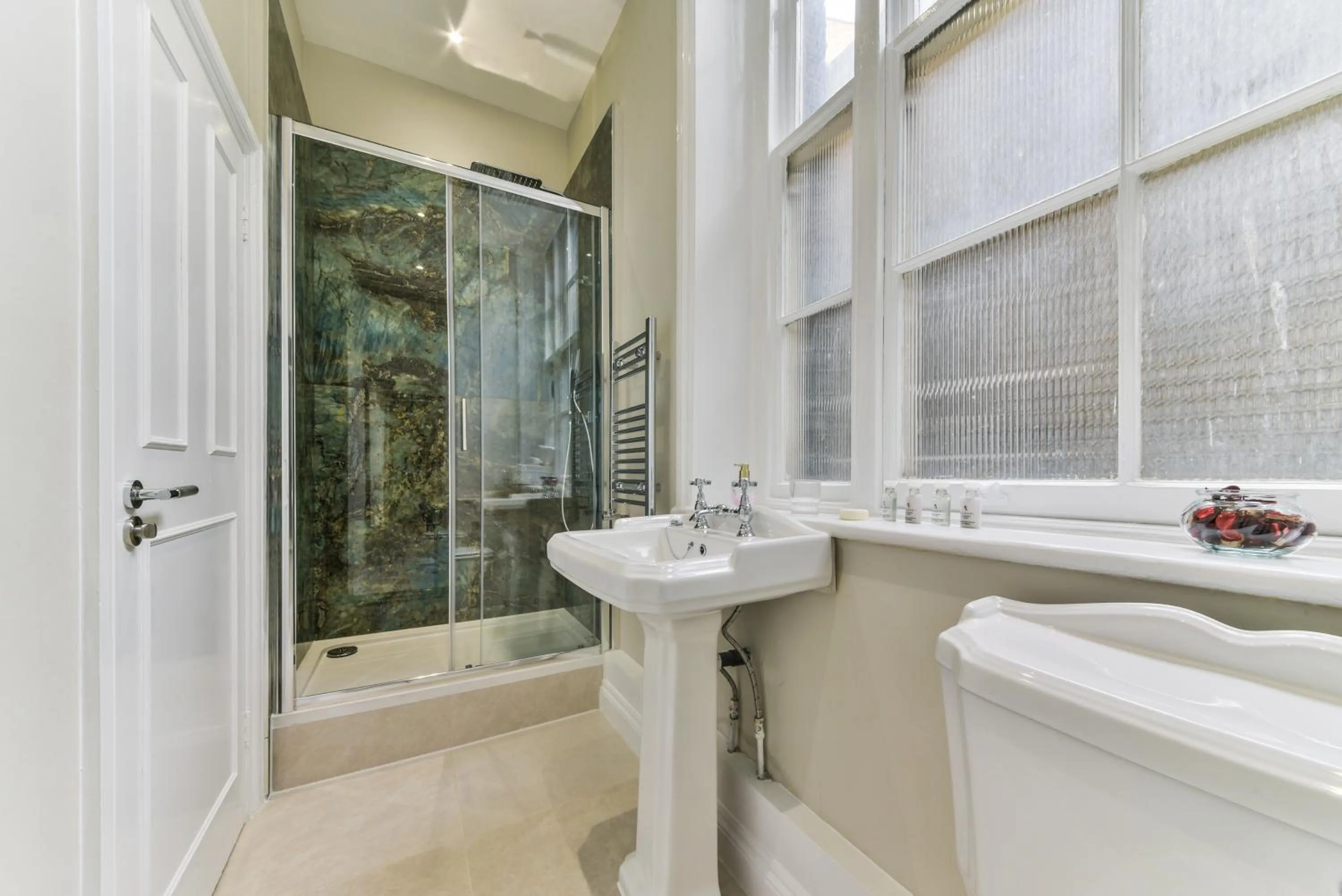 Shower in Avari Apartments - Hatton Collection