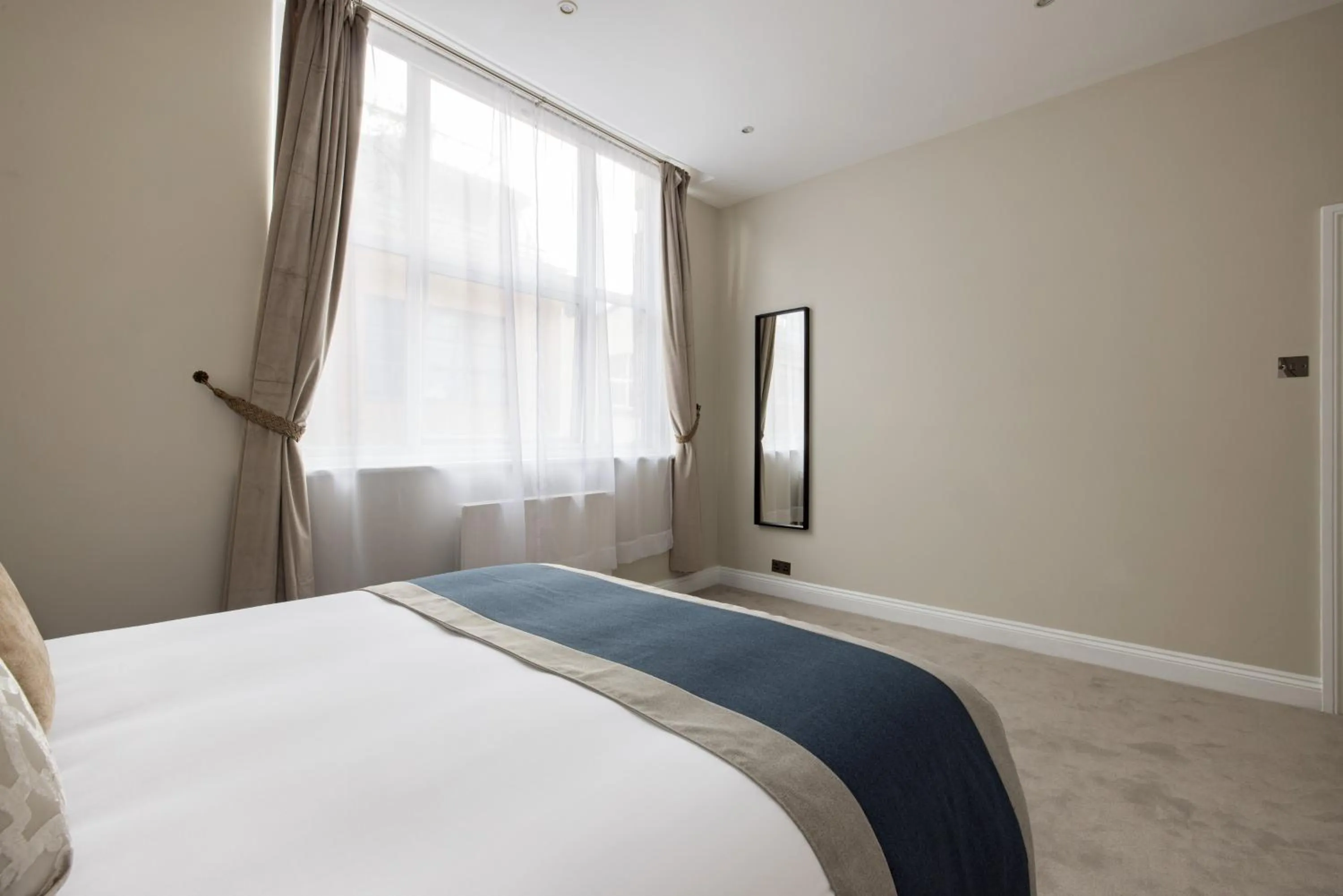 Bed in Avari Apartments - Hatton Collection
