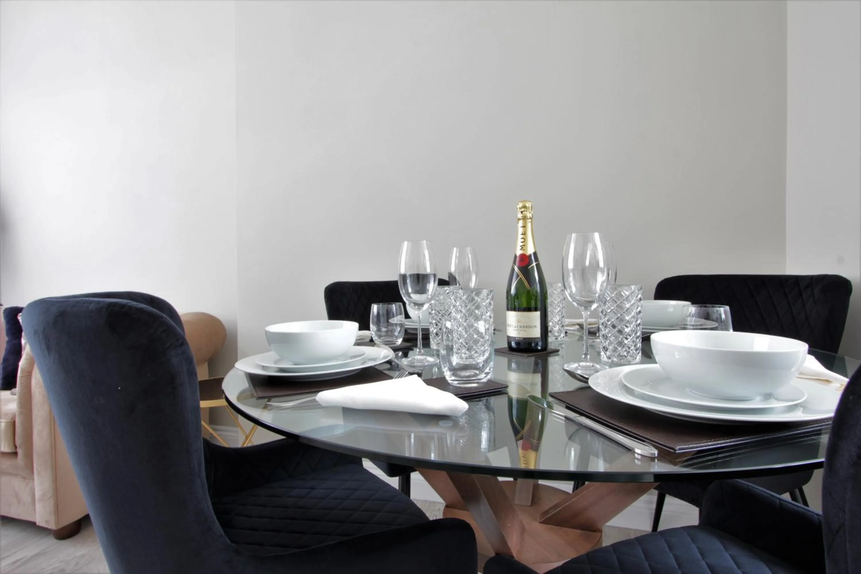 Food and drinks in Avari Apartments - Hatton Collection