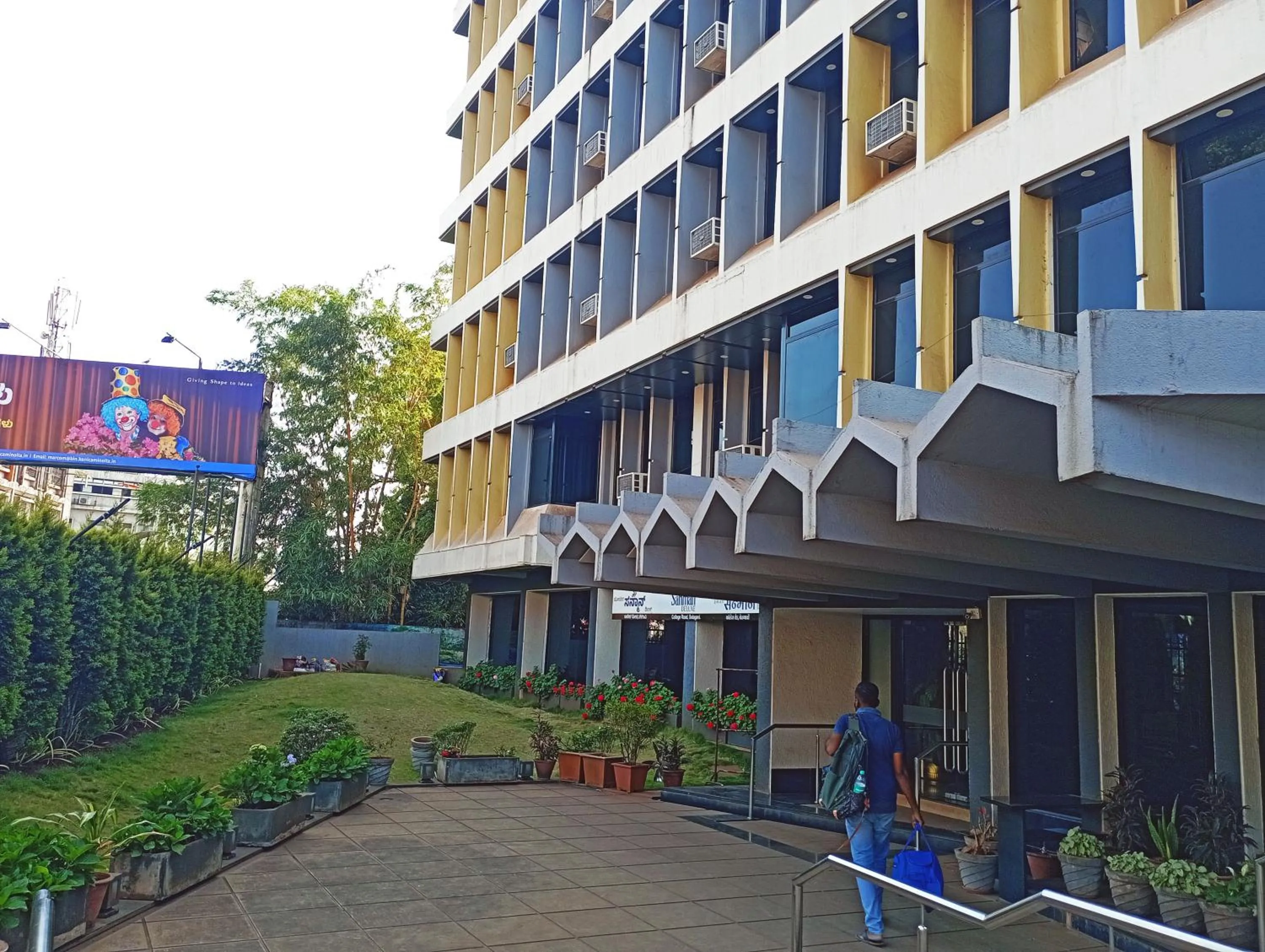 Property building in Sanman Deluxe Lodge