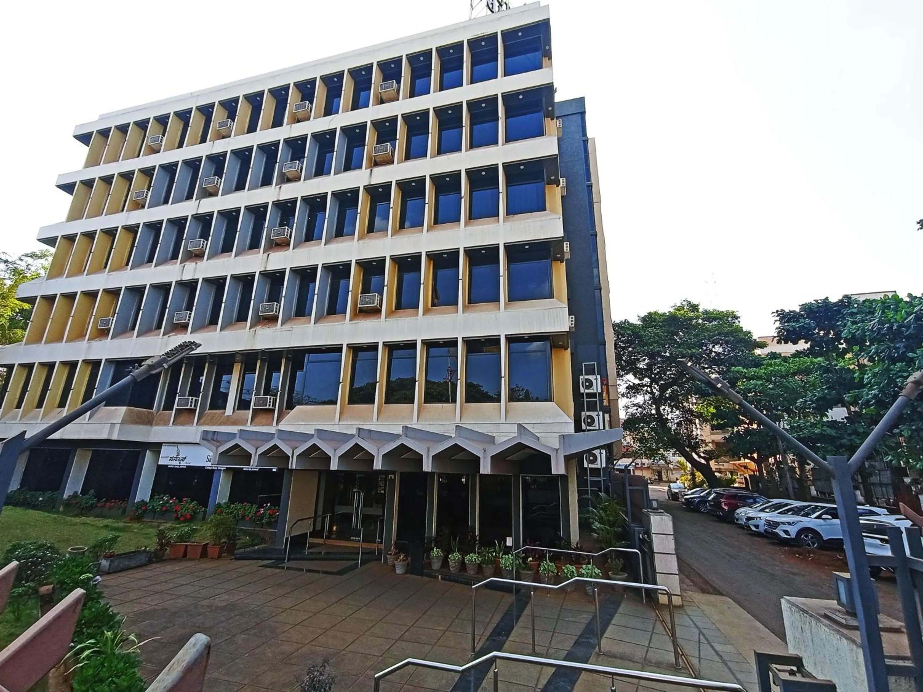 Property building in Sanman Deluxe Lodge