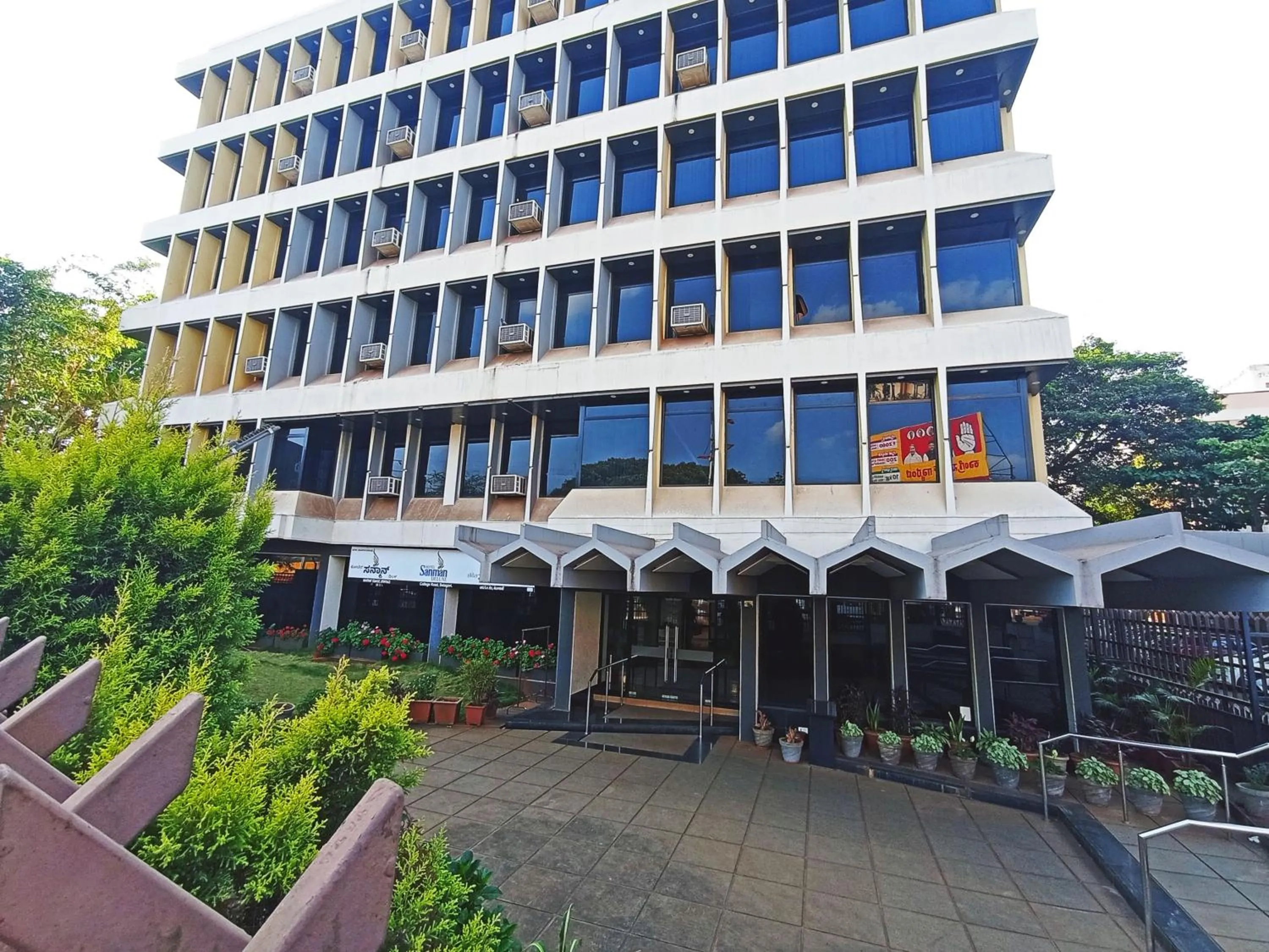 Property building in Sanman Deluxe Lodge