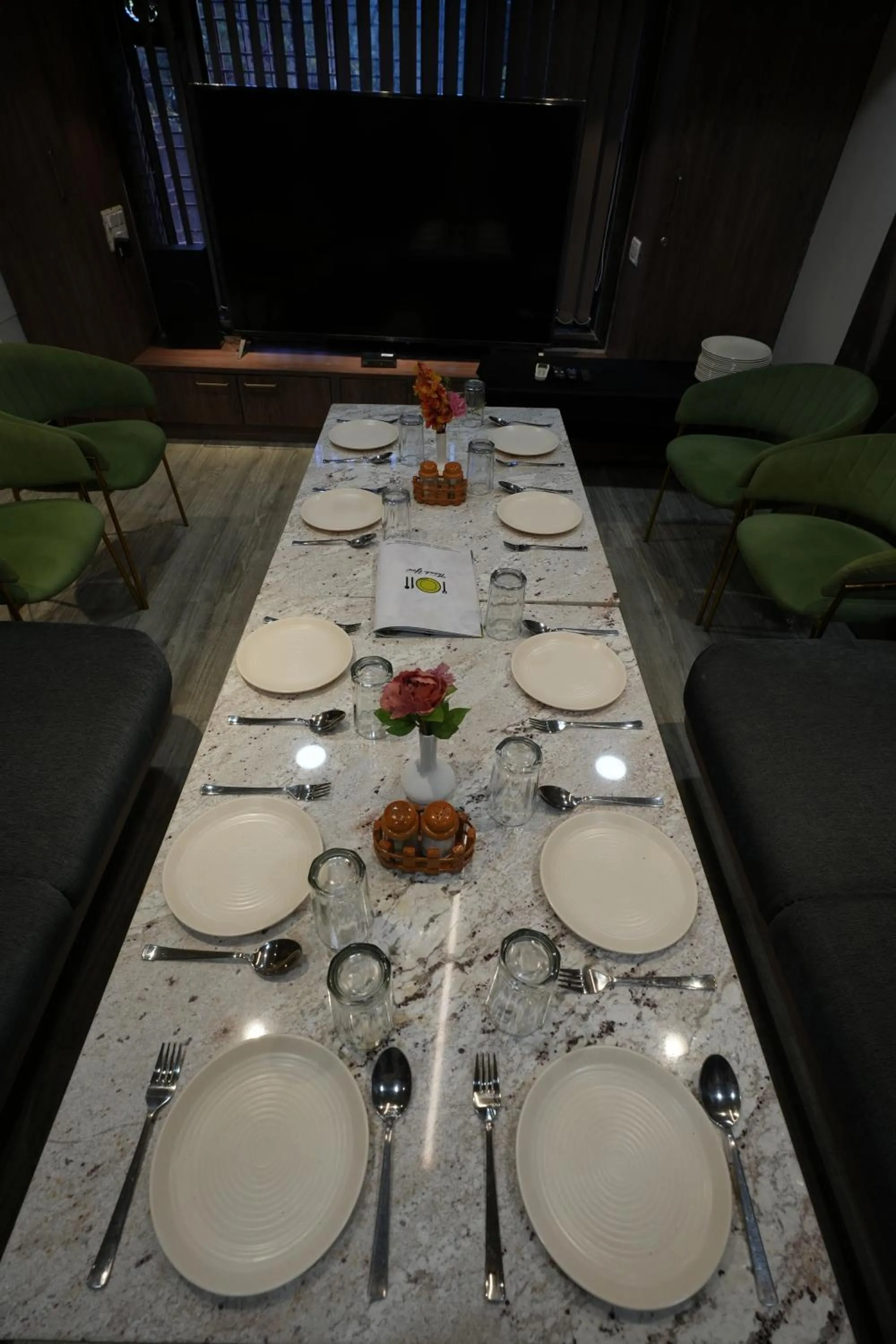 Restaurant/places to eat in Hotel City Symphony