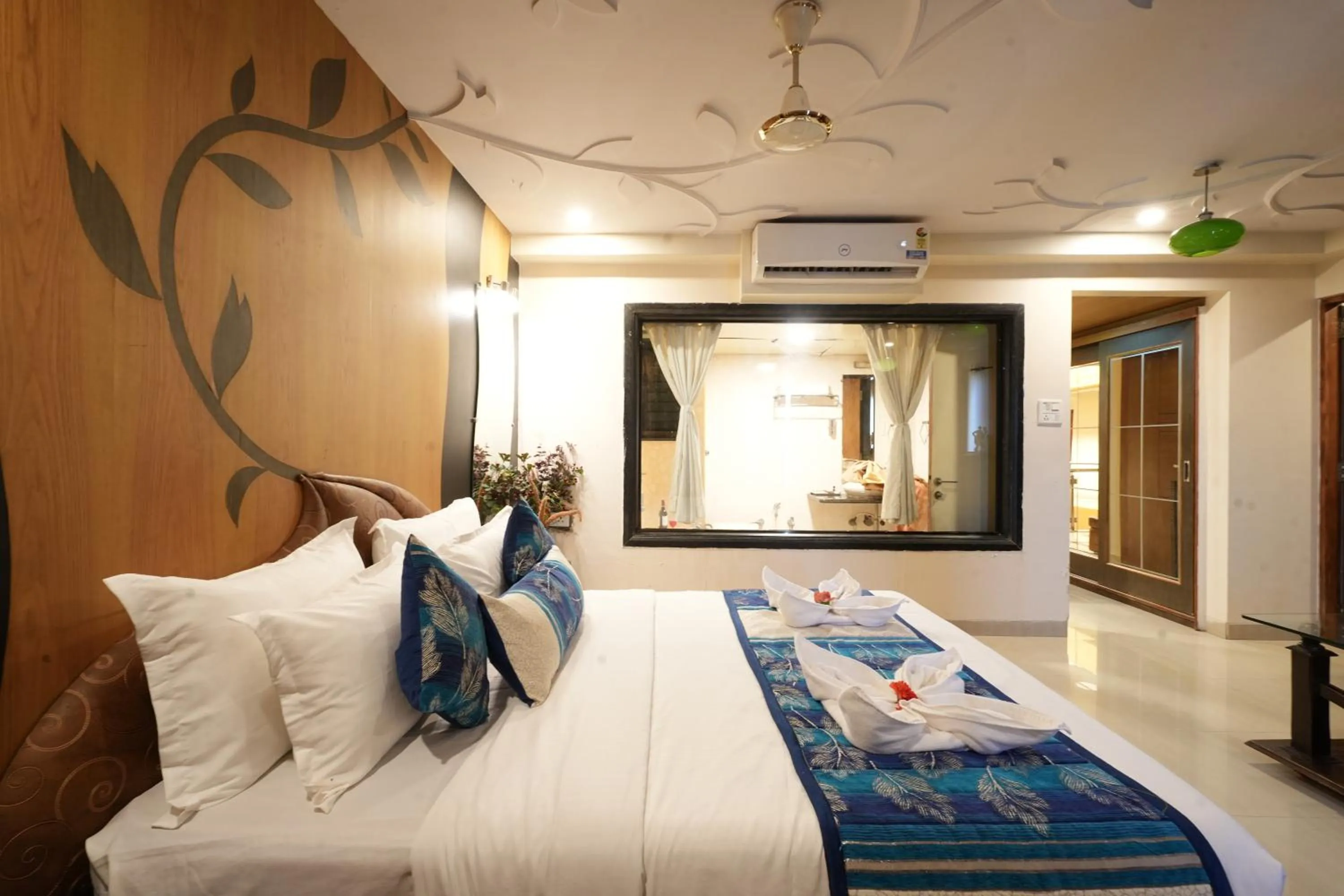 Bed in Hotel City Symphony