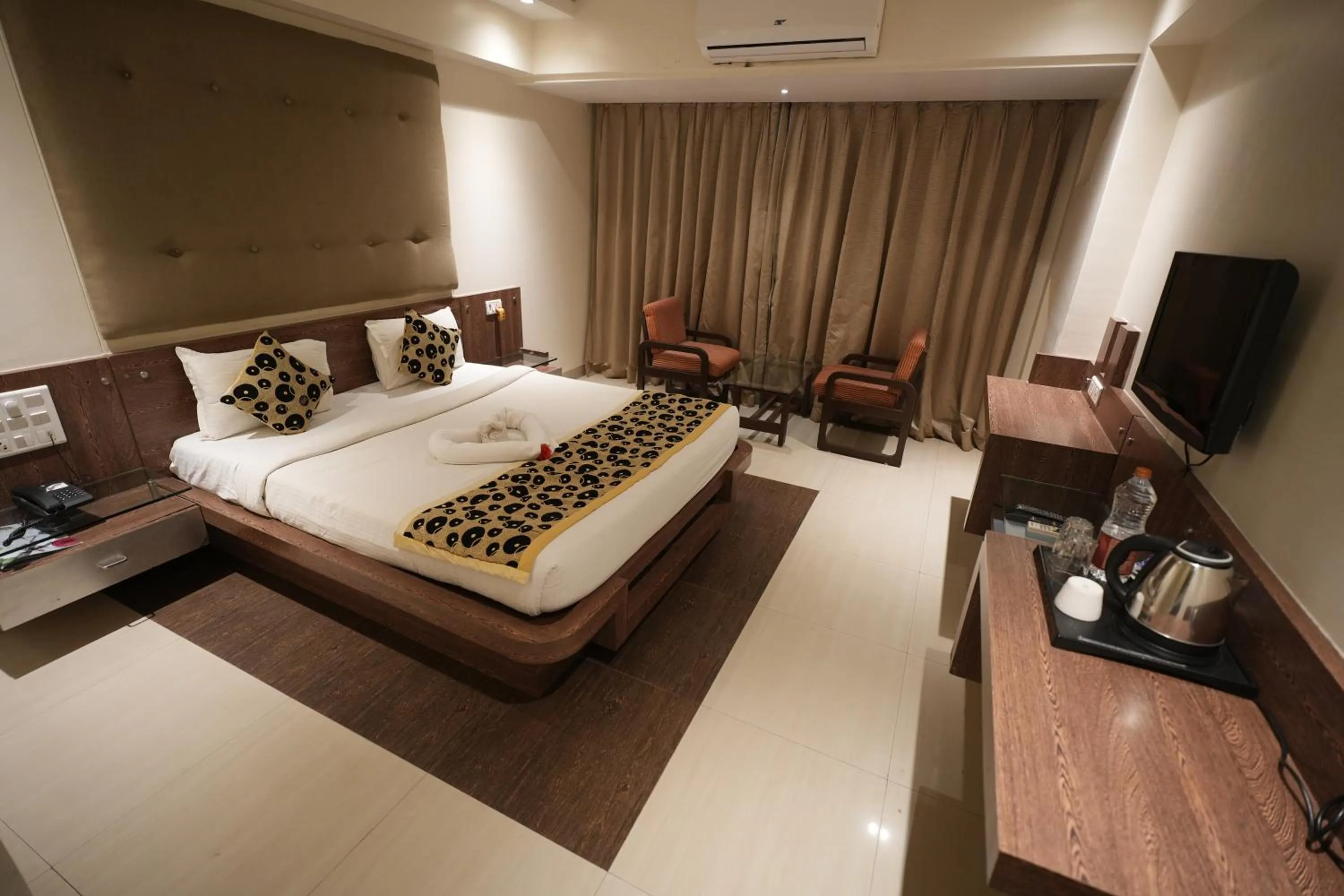 Photo of the whole room, Bed in Hotel City Symphony