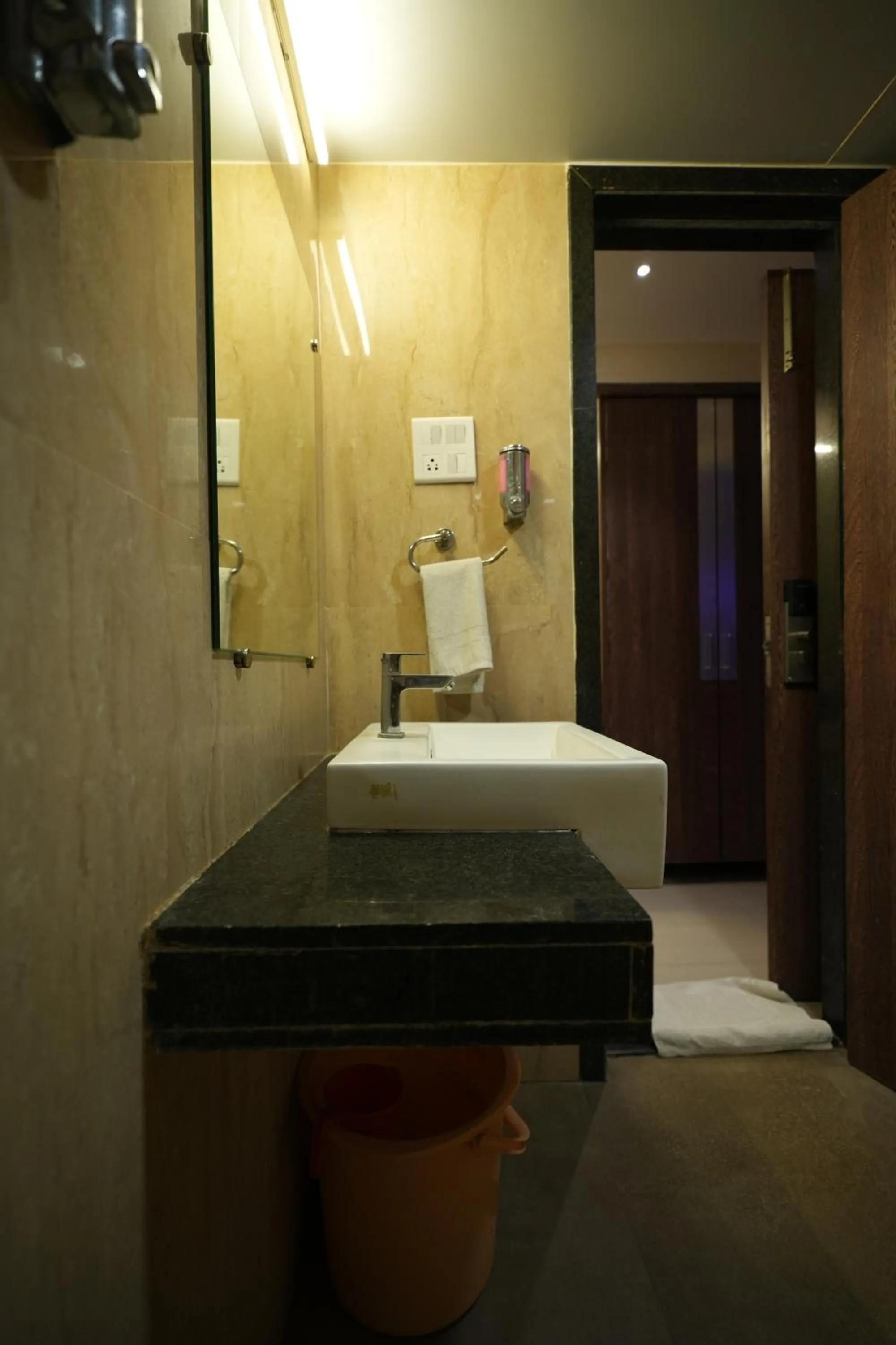 Bathroom, Bed in Hotel City Symphony