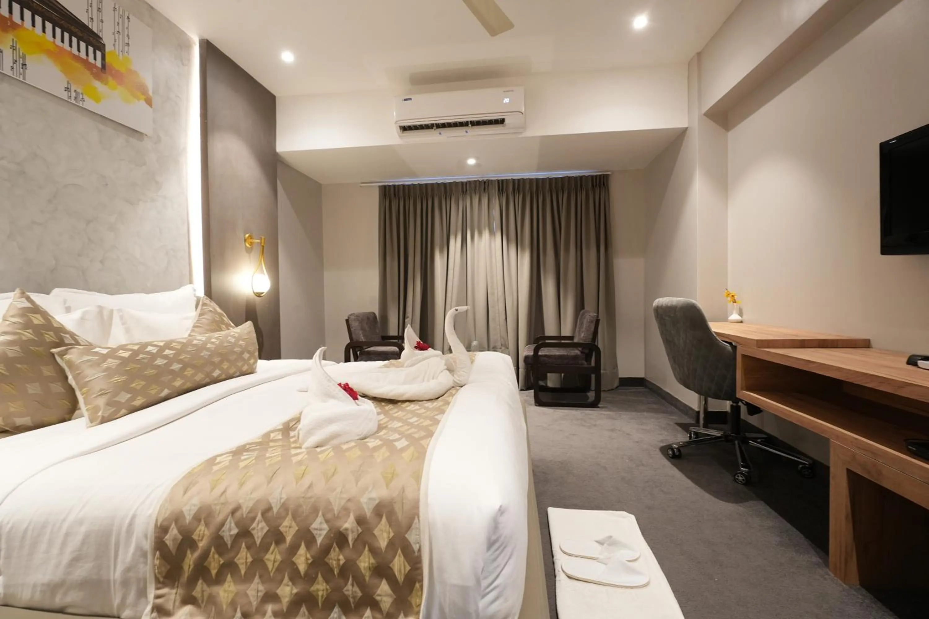 Bedroom, Bed in Hotel City Symphony