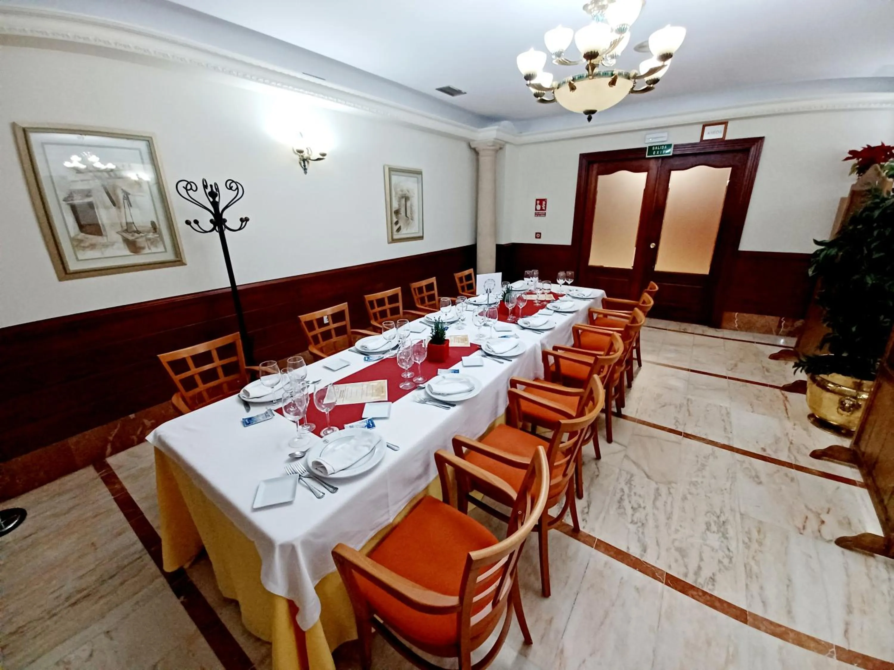 Restaurant/places to eat in Hotel Santa Cecilia