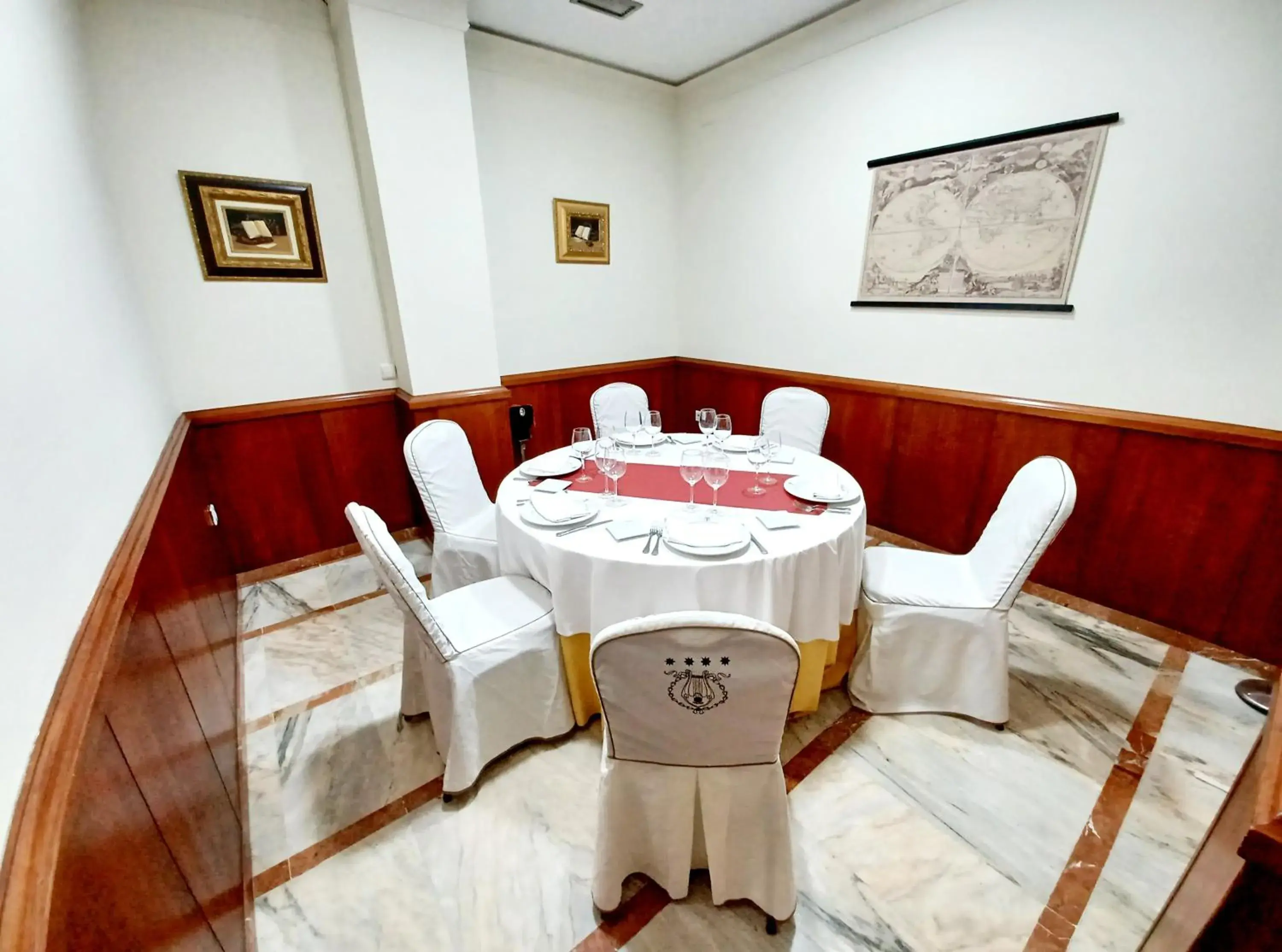 Restaurant/places to eat in Hotel Santa Cecilia Restaurant/places to eat in Hotel Santa Cecilia