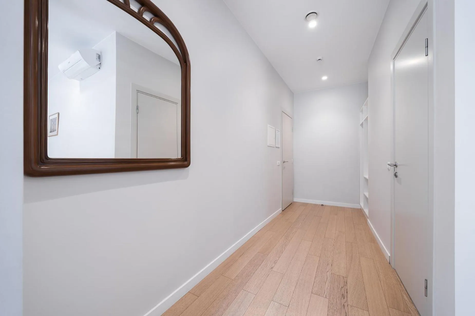 wardrobe in Lollo Luxury Residence - Lollo Stay