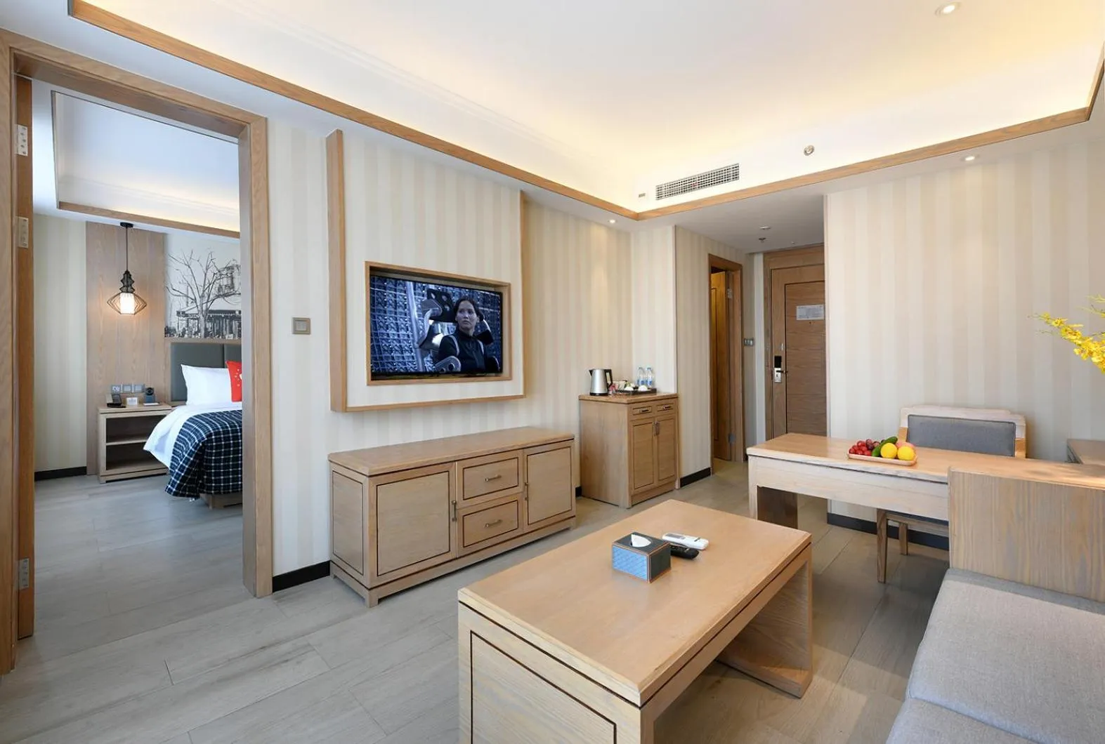 Communal lounge/ TV room, Bed in Mehood Theater Hotel, Shanghai Jinqiao