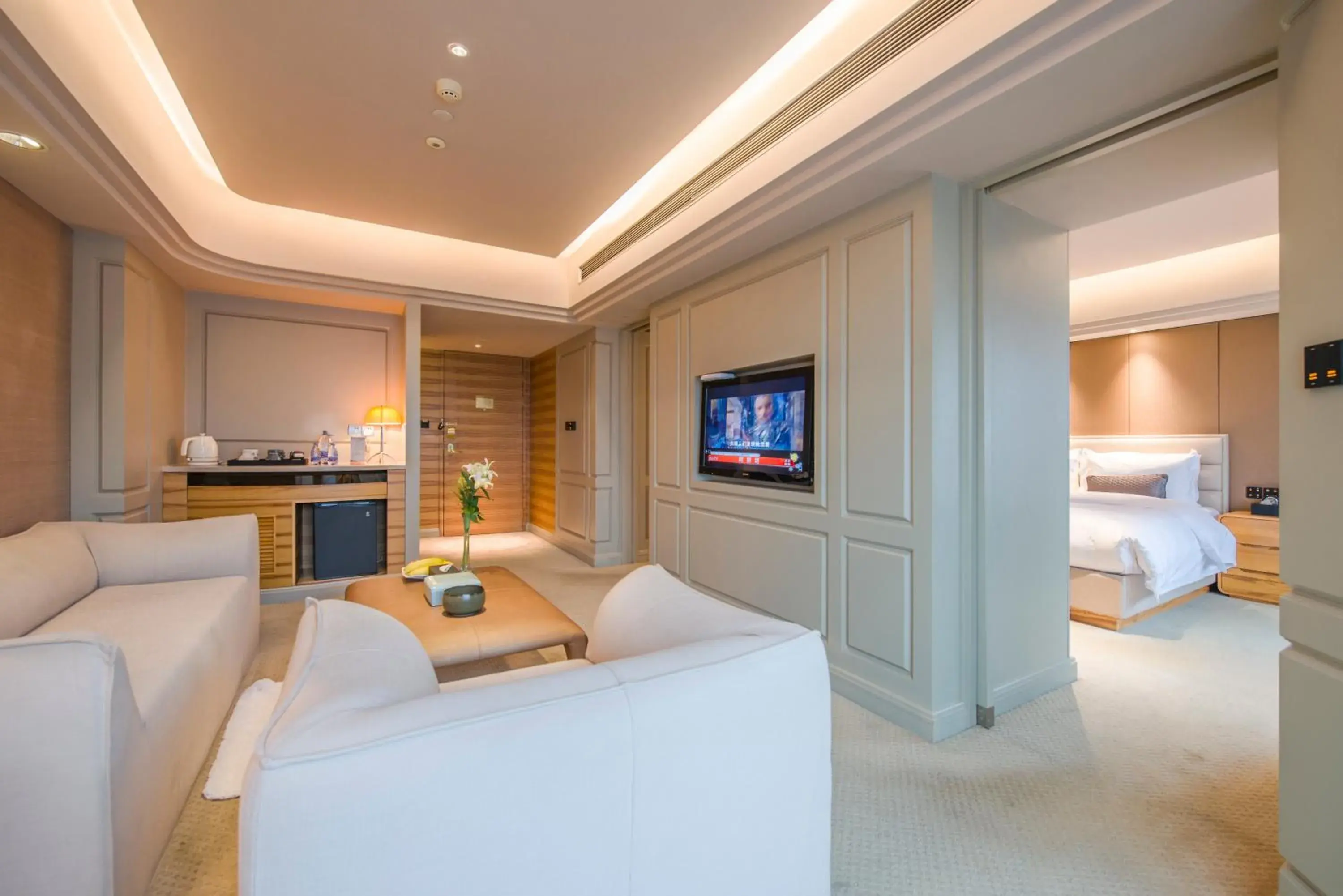Superior Suite in Elegant International Hotel Shanghai - Bund Sichuan Road North Metro Station Branch Superior Suite in Elegant International Hotel Shanghai - Bund Sichuan Road North Metro Station Branch