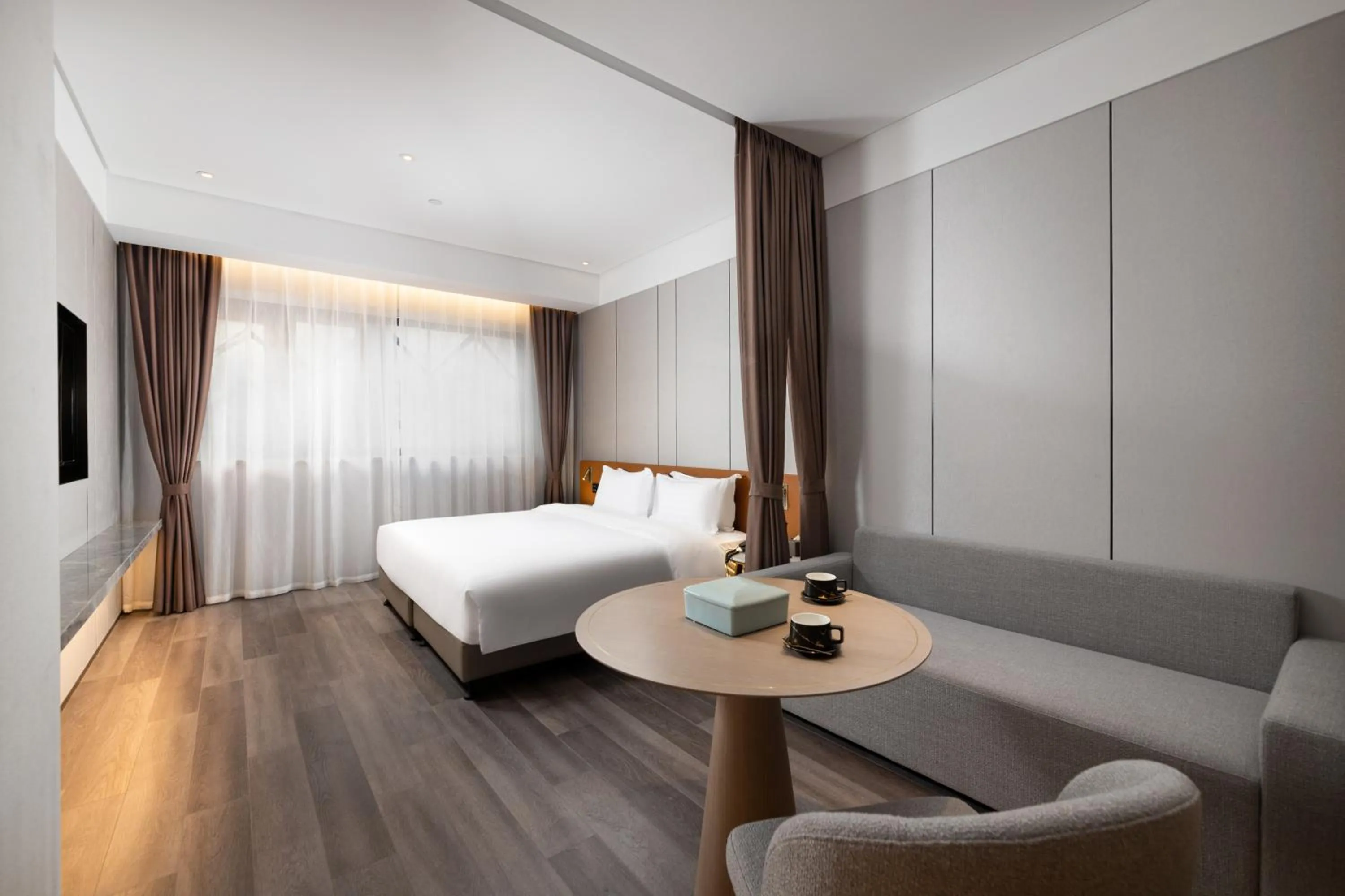 Superior Double Room in Elegant International Hotel Shanghai - Bund Sichuan Road North Metro Station Branch