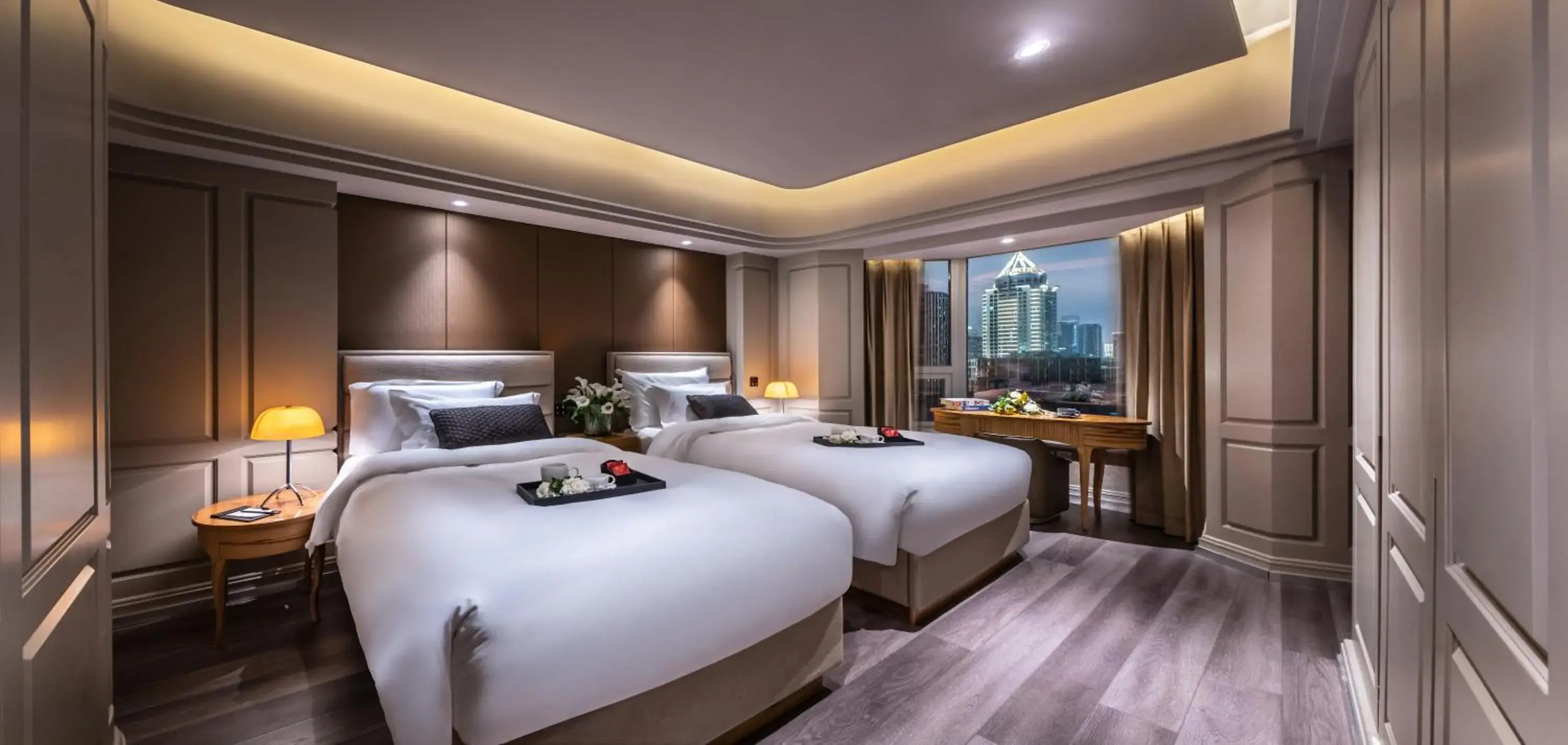 Suite with Spa Bath in Elegant International Hotel Shanghai - Bund Sichuan Road North Metro Station Branch Suite with Spa Bath in Elegant International Hotel Shanghai - Bund Sichuan Road North Metro Station Branch