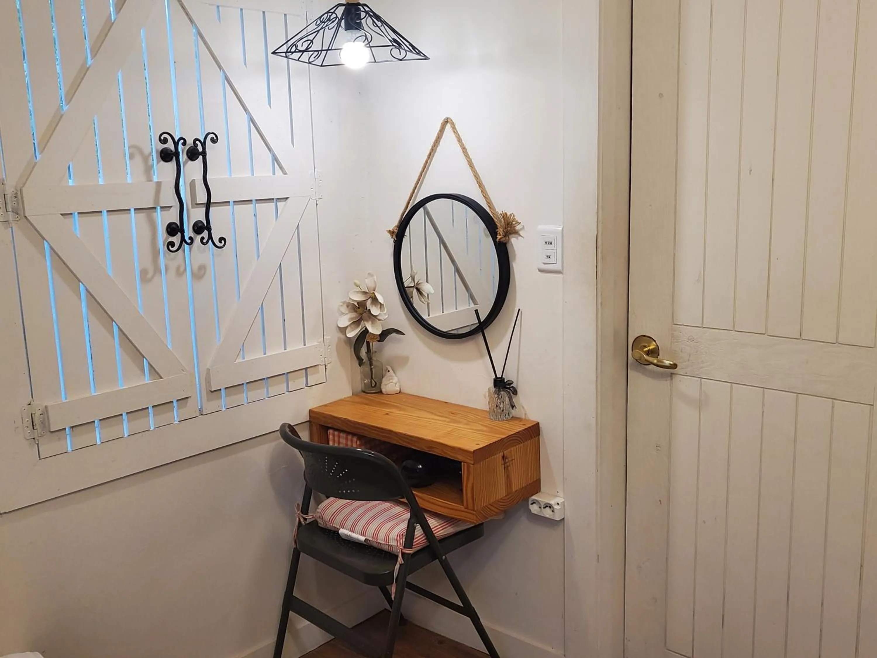 Olive Vanilla Pension