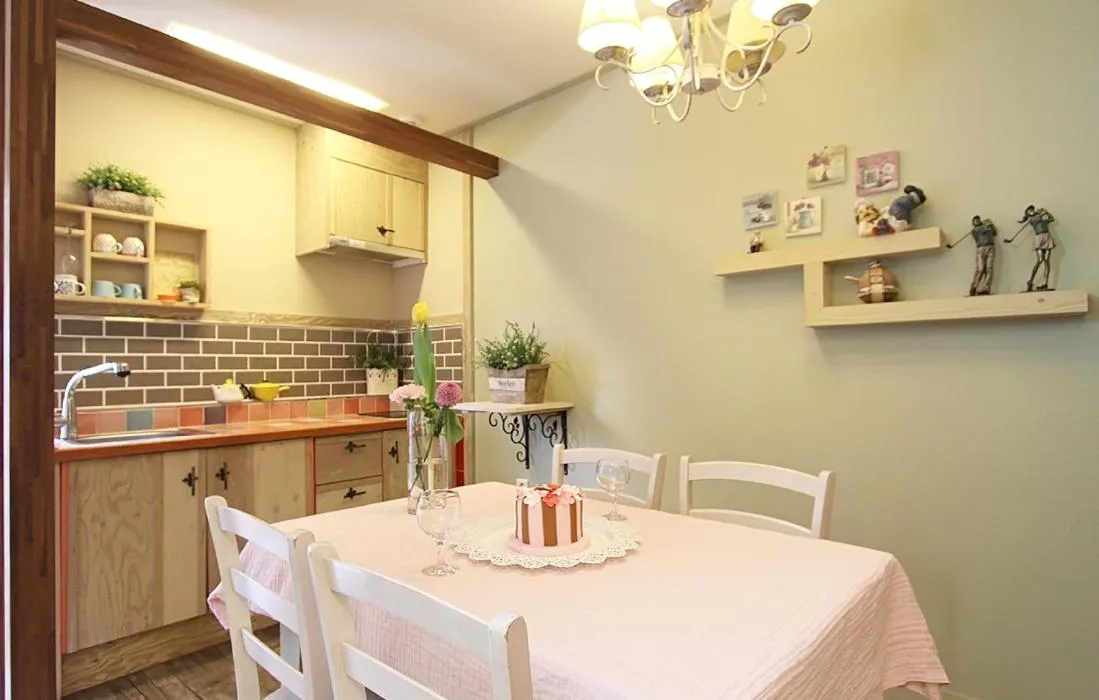 Olive Vanilla Pension