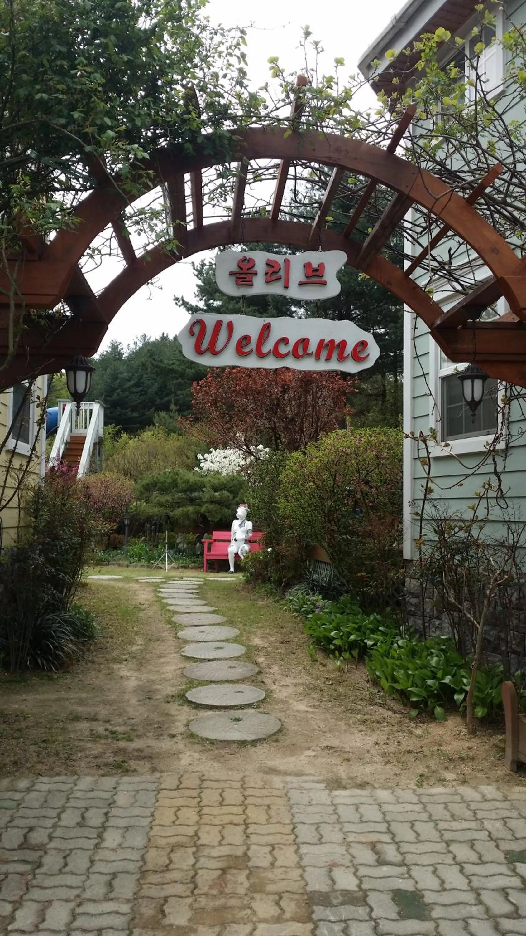 Olive Vanilla Pension