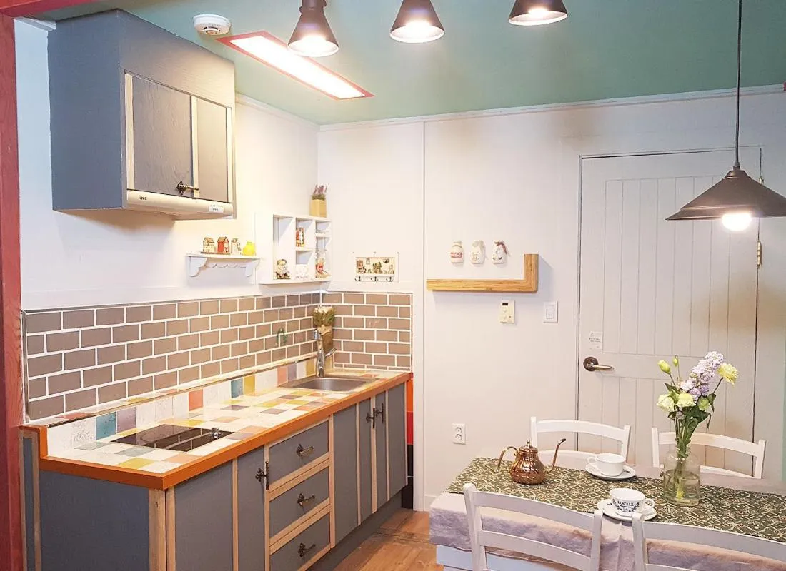 Olive Vanilla Pension