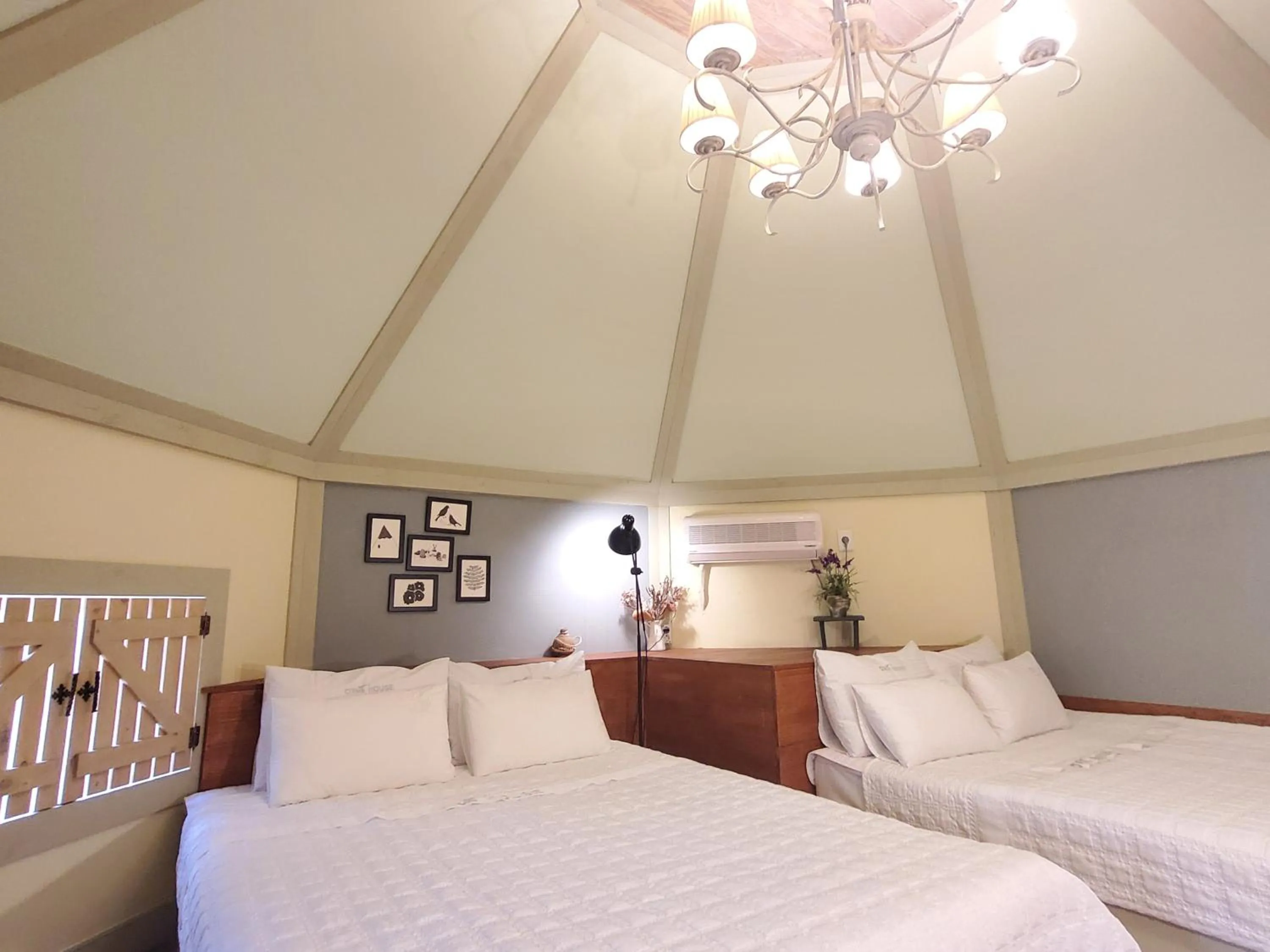 Bed in Olive Vanilla Pension