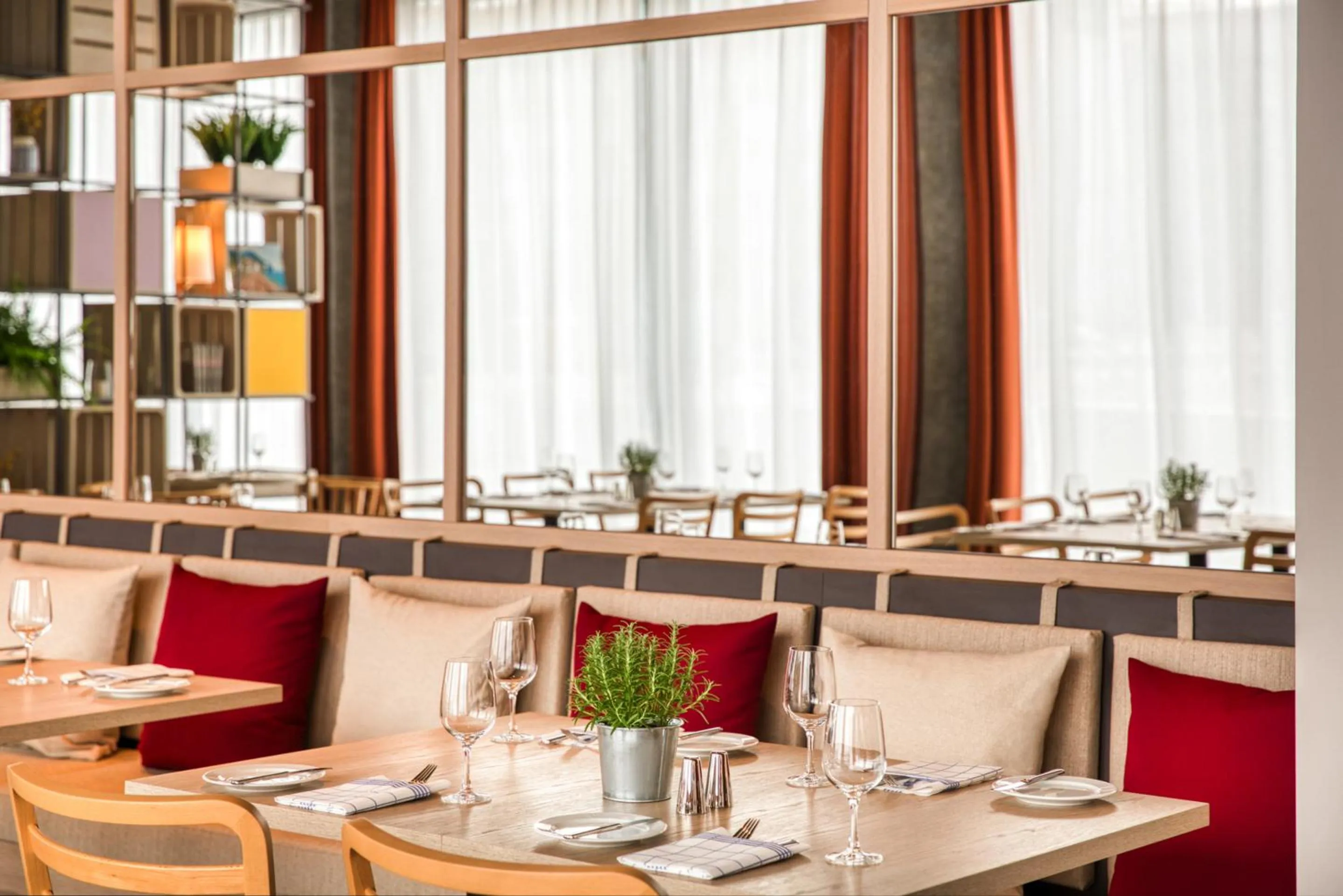 Restaurant/places to eat in IntercityHotel Karlsruhe