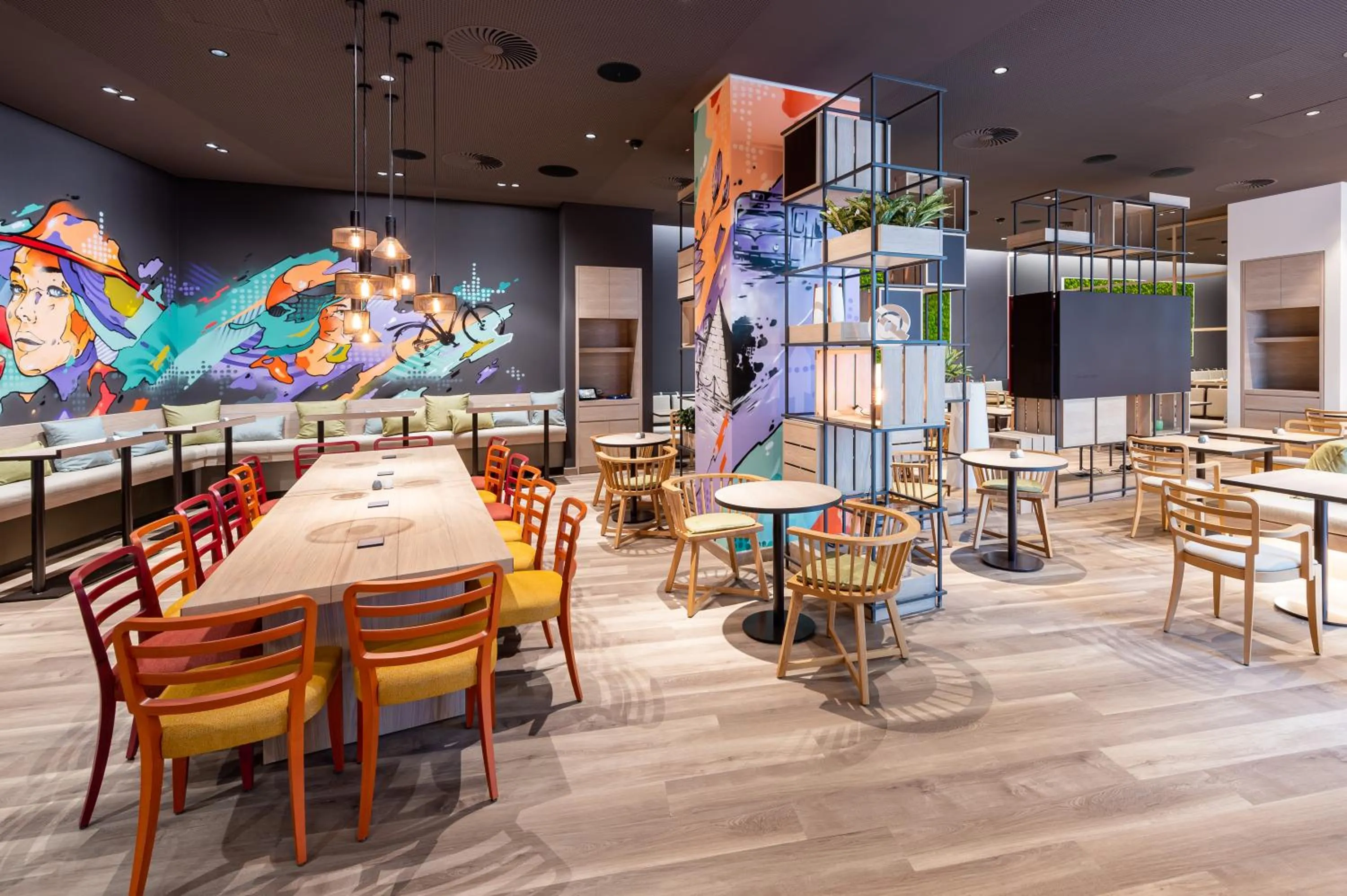 Restaurant/places to eat in IntercityHotel Karlsruhe