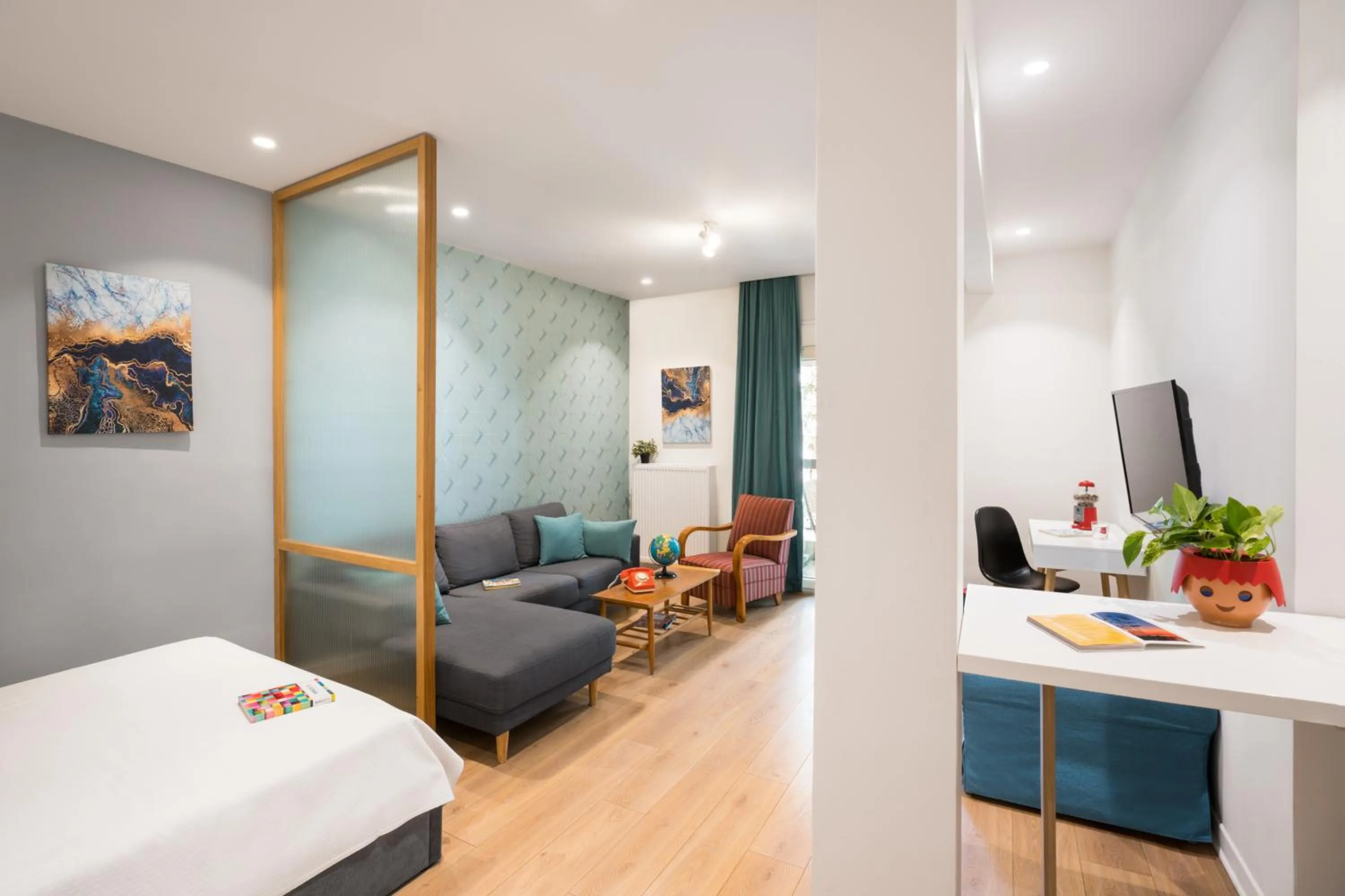 Photo of the whole room, Bed in The Caravan Apartments