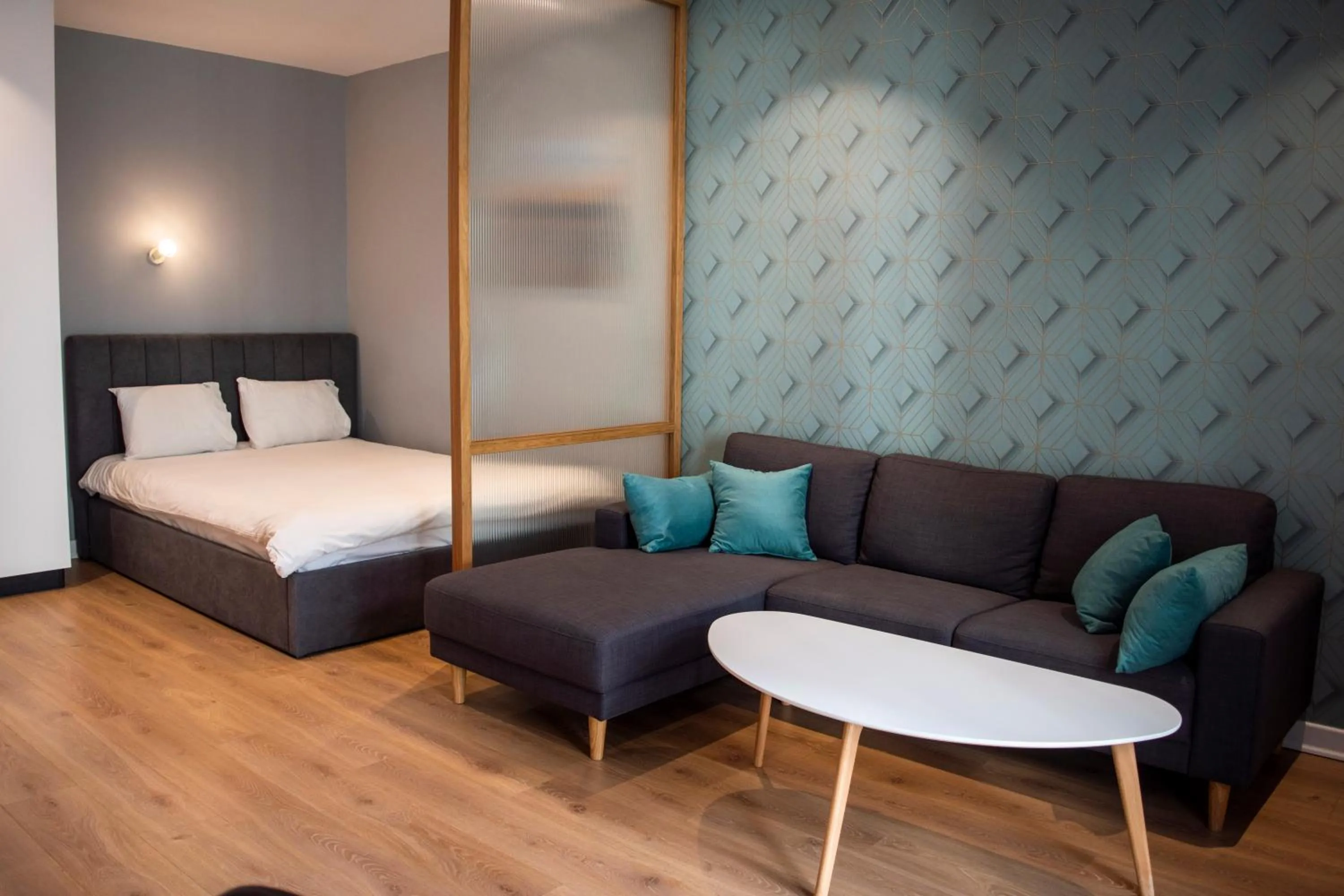 Living room, Bed in The Caravan Apartments