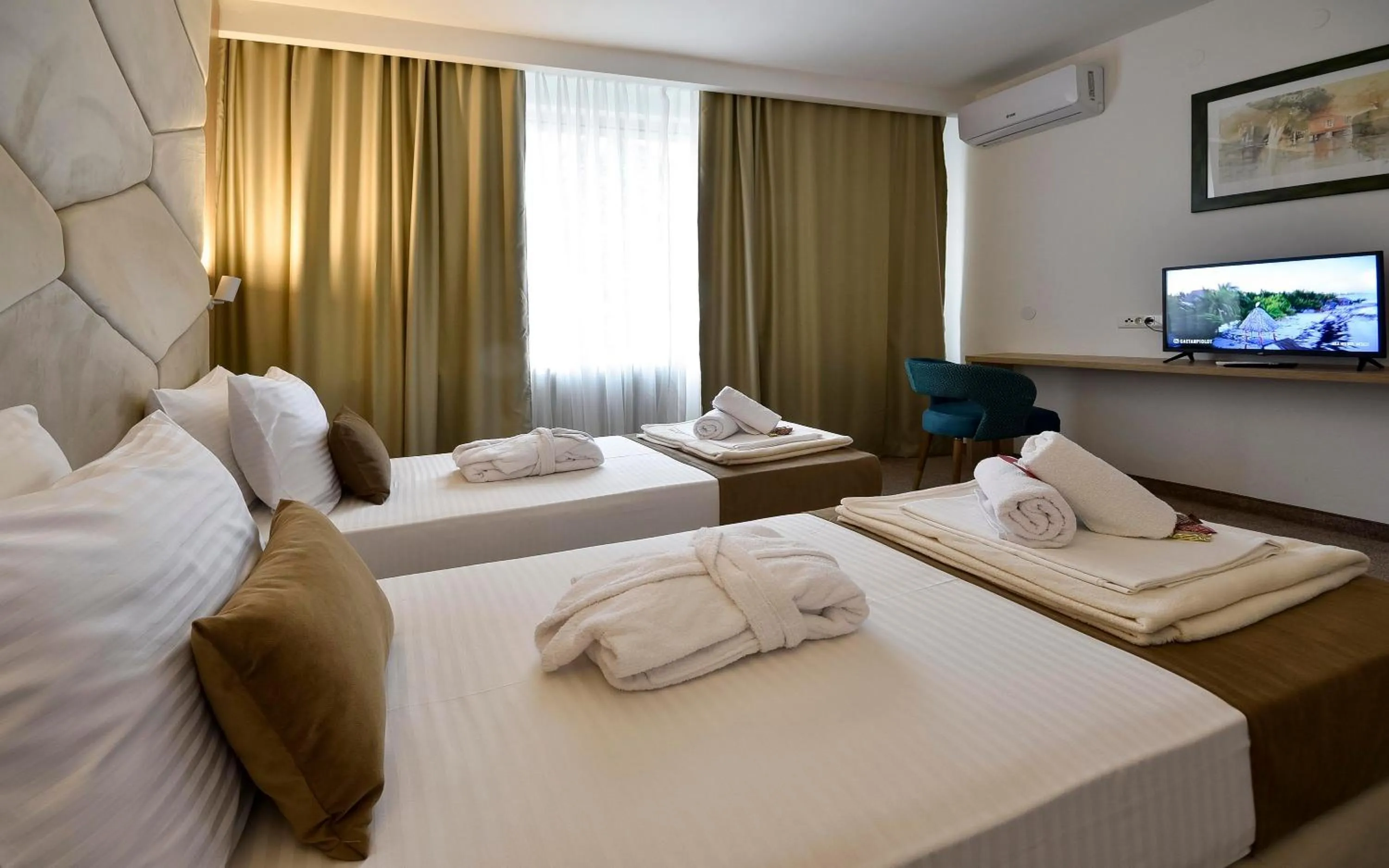 Bedroom, Bed in Hotel Sumadija