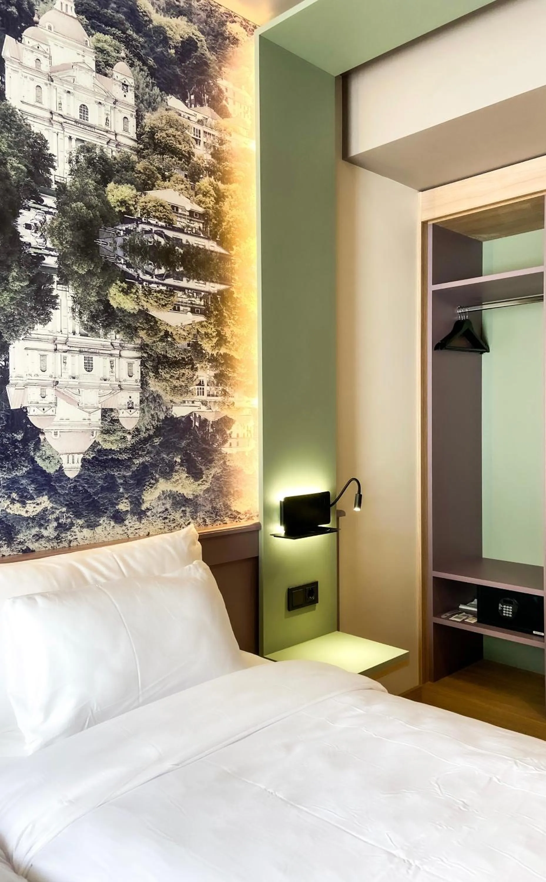 Bed in CONTI HOTEL VILNIUS, Conference Centre, Restaurant & Bar