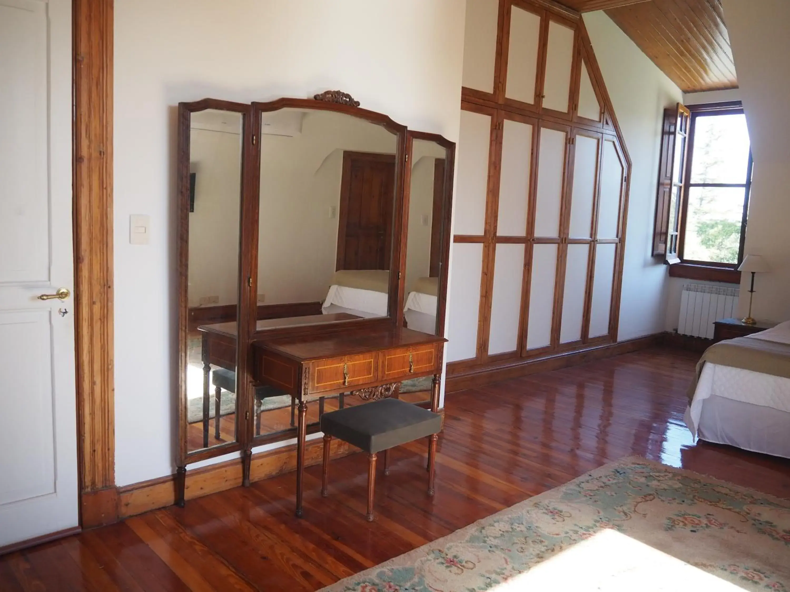 Deluxe Double Room with Bath - single occupancy in Villa Victoria Lodge Deluxe Double Room with Bath - single occupancy in Villa Victoria Lodge