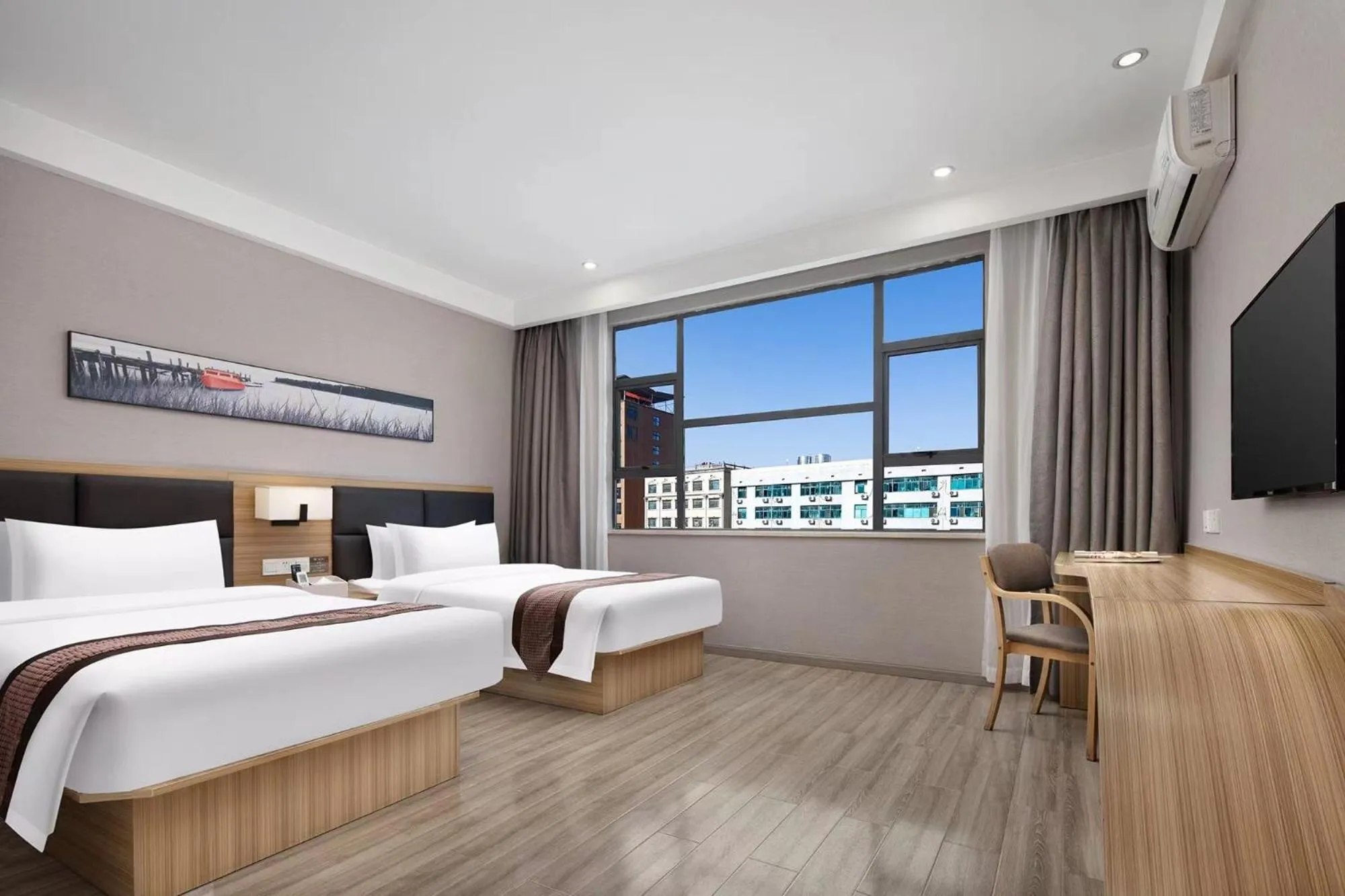 Bed in Morninginn, Humanities and Technology College