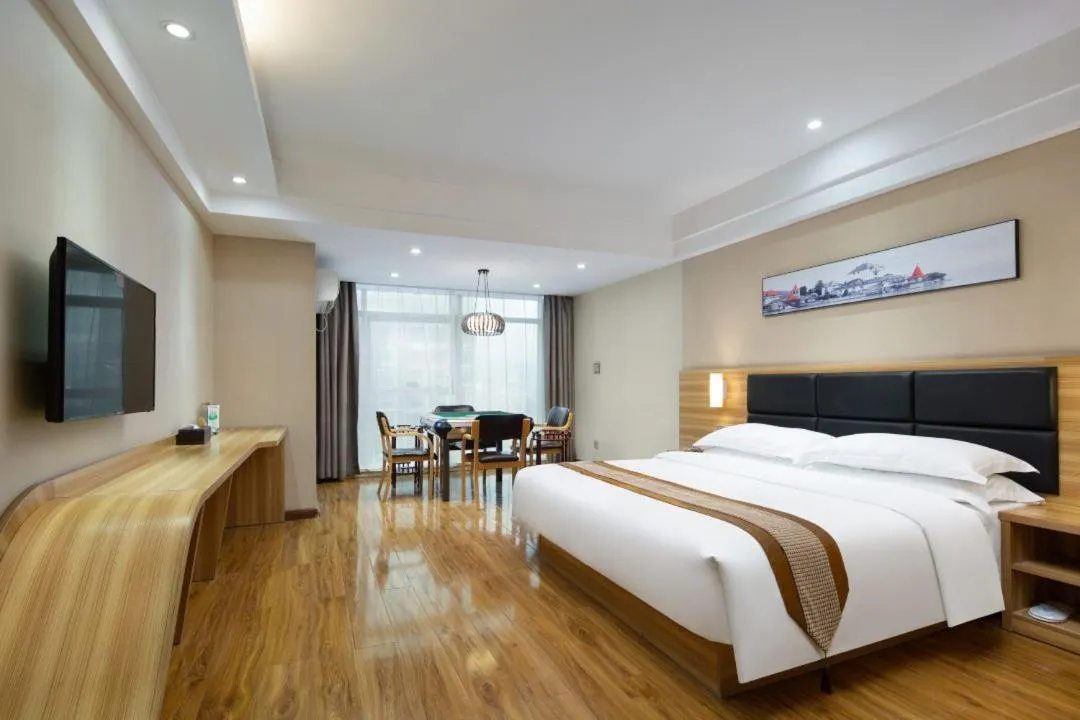 Bed in Morninginn, Zhangjiajie Tianmen Mountain