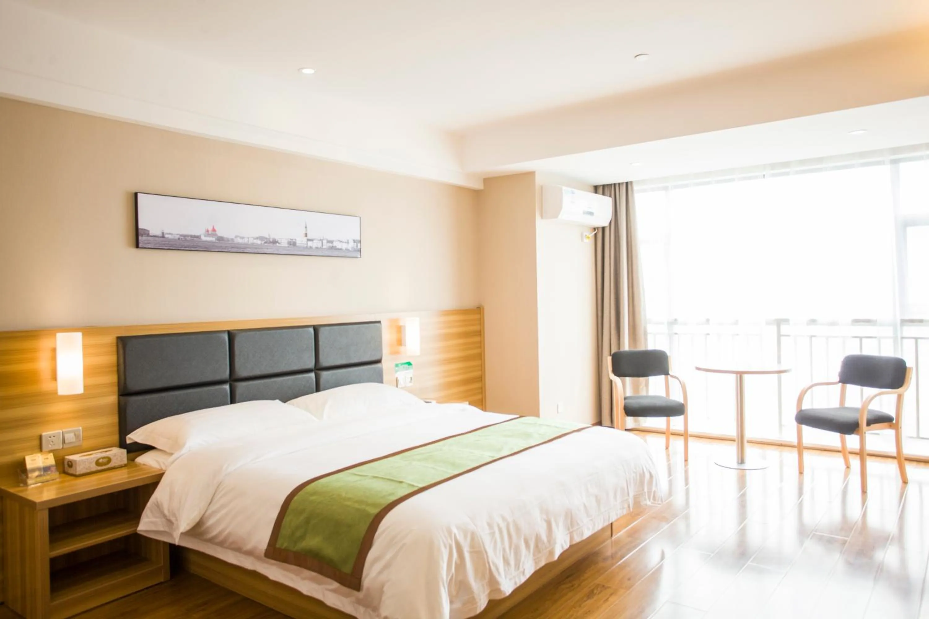 Bed in Morninginn, Zhangjiajie Tianmen Mountain