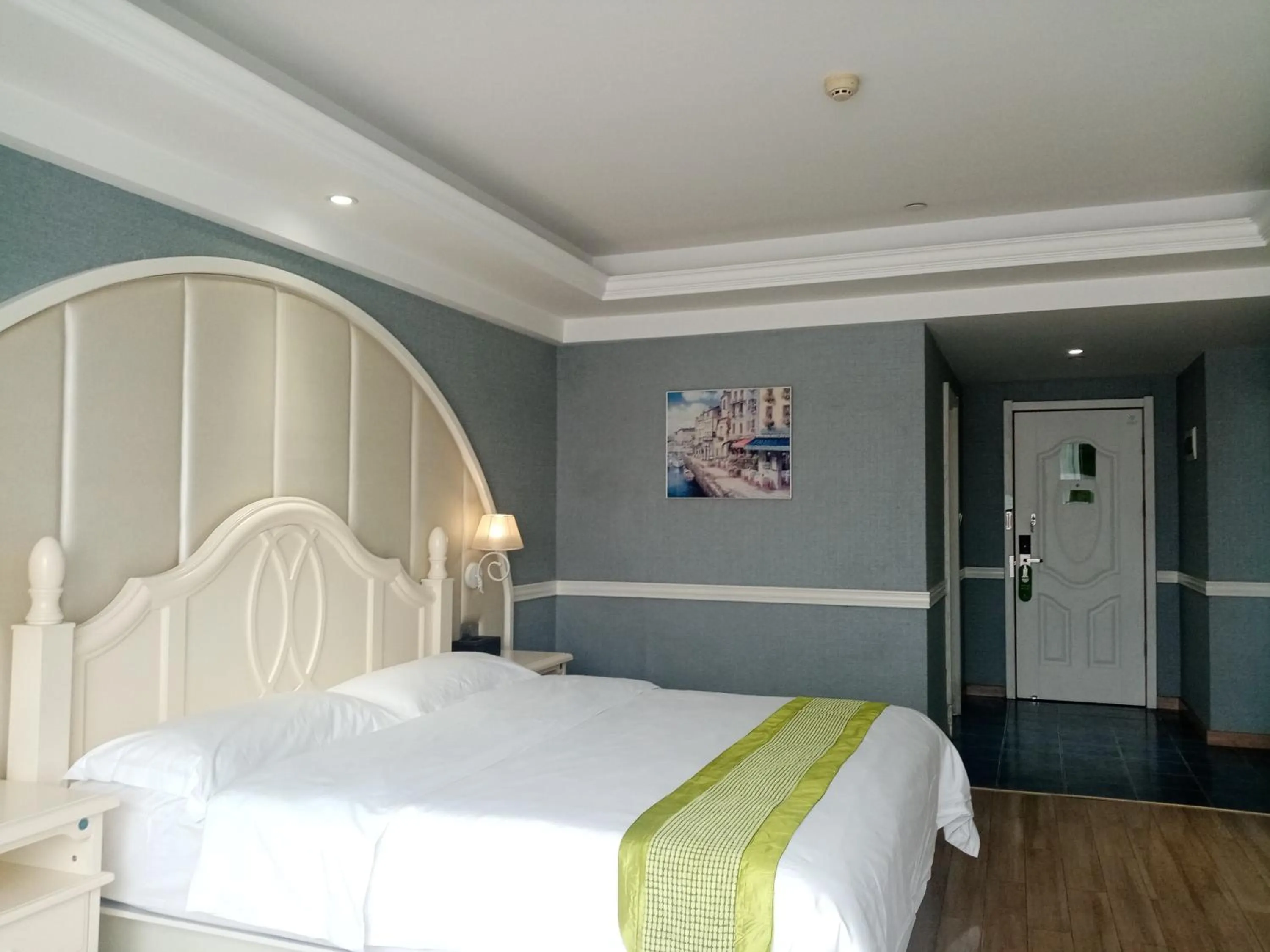 Bed in Morninginn, Zhangjiajie Tianmen Mountain