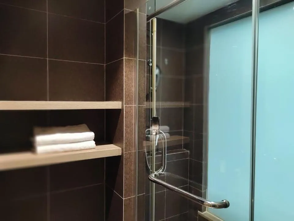 Shower in Morninginn, Zhangjiajie Tianmen Mountain