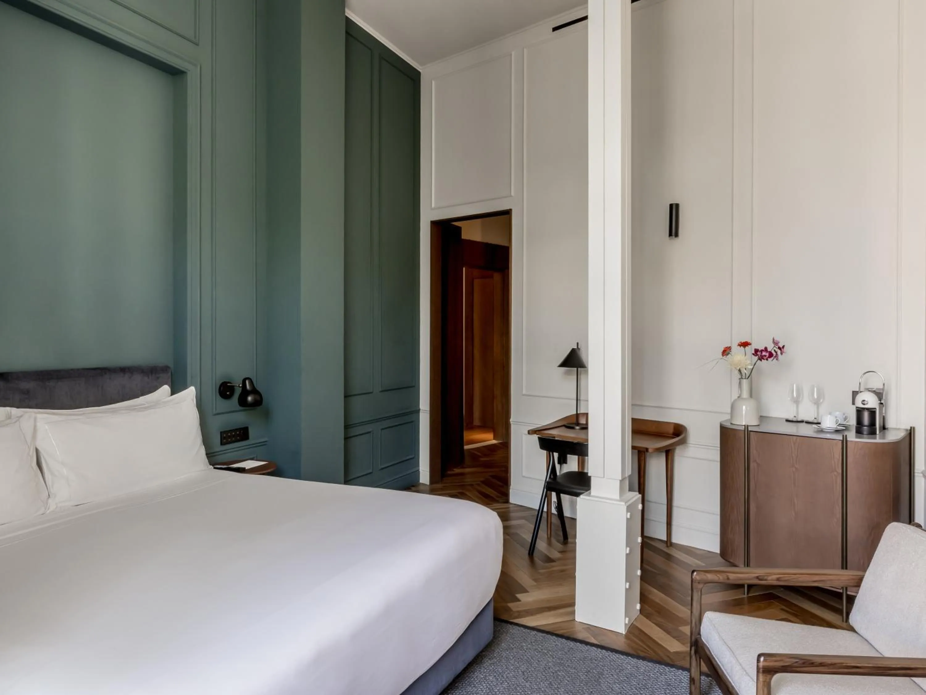 Decorative detail, Bed in Mercer Plaza Sevilla 5 GL