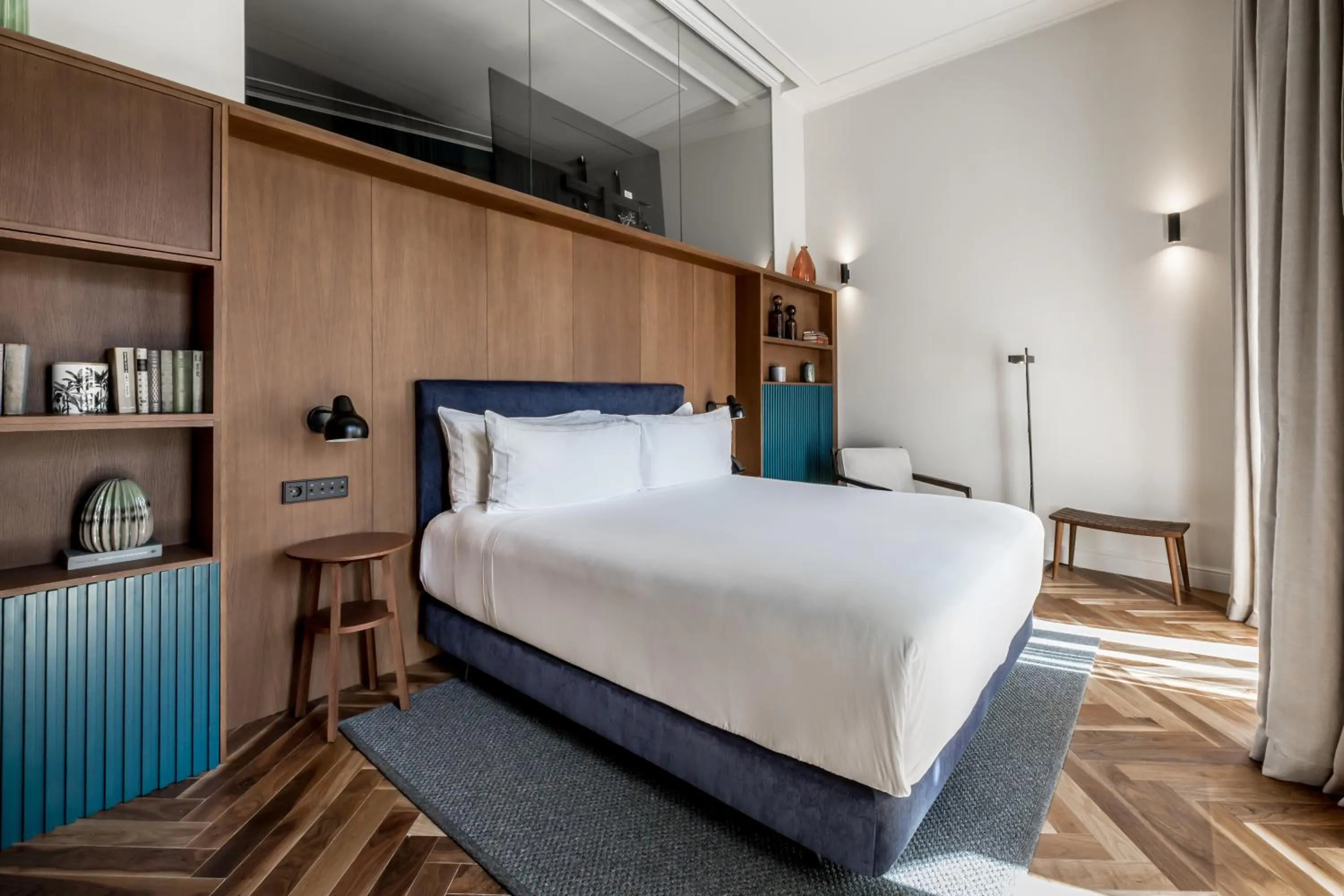 Decorative detail, Bed in Mercer Plaza Sevilla 5 GL