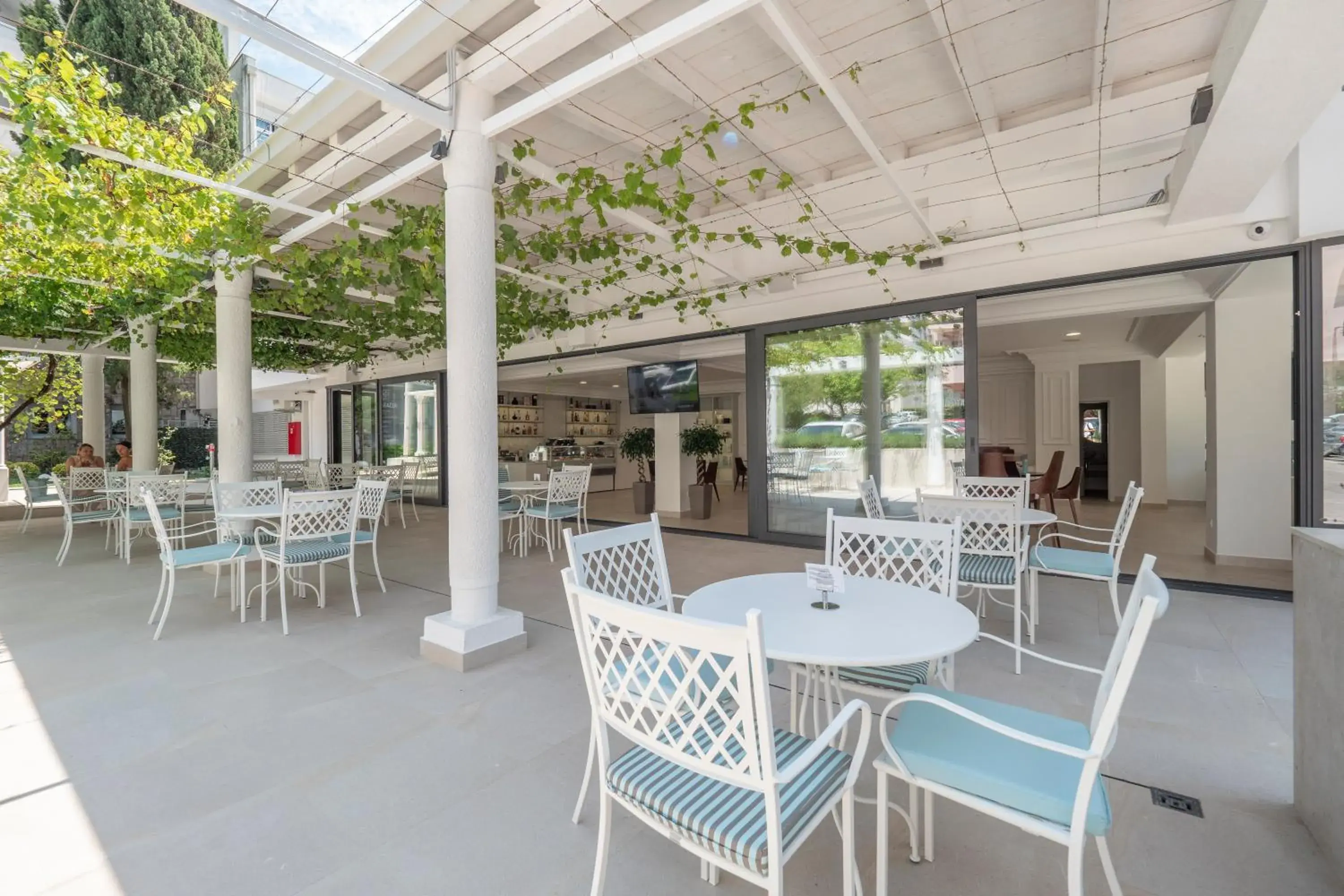 Restaurant/places to eat in Hotel Montenegro Restaurant/places to eat in Hotel Montenegro